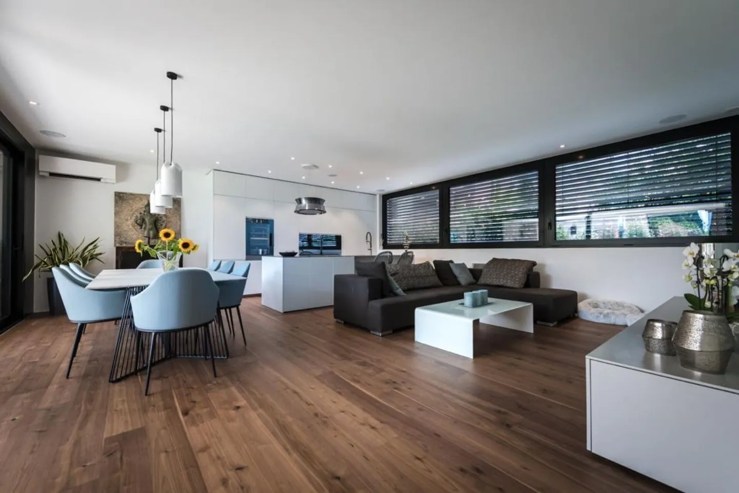 Appartement de jardin moderne et central de 4,5 pièces avec piscine - Photo 3 sur 8