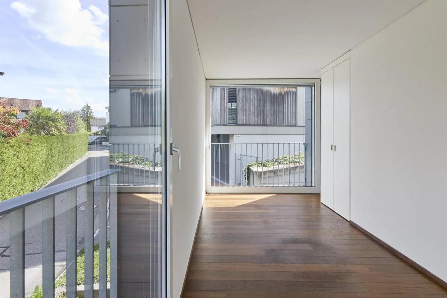 Casa bifamiliare moderna con vista sul lago, terrazza sul tetto e giardino privato - Foto 9 di 13