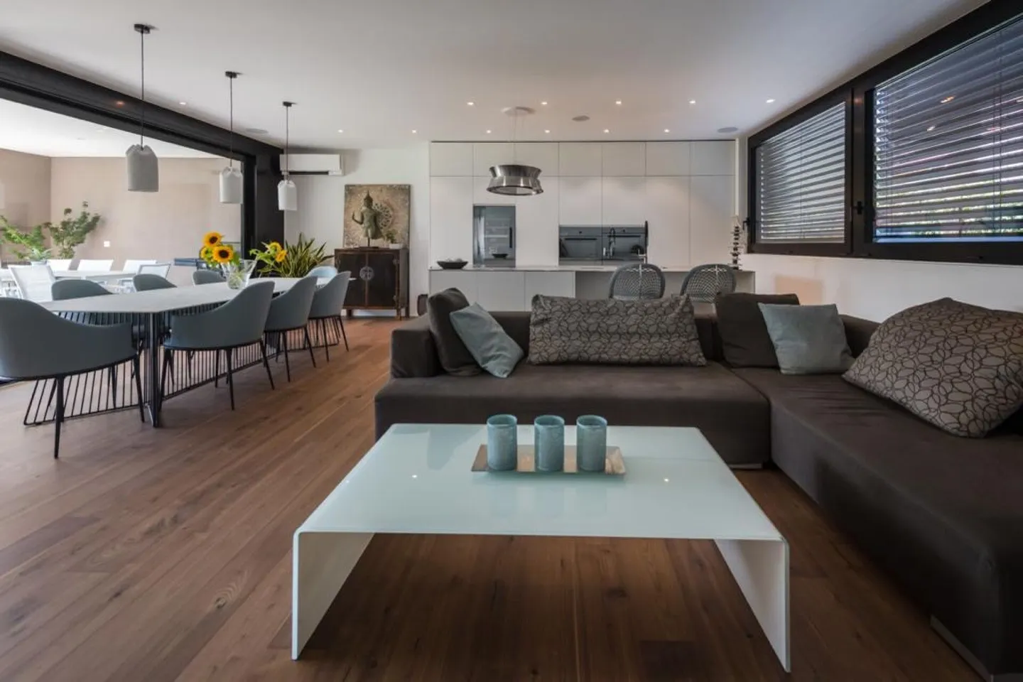 Appartement de jardin moderne et central de 4,5 pièces avec piscine - Photo 4 sur 8