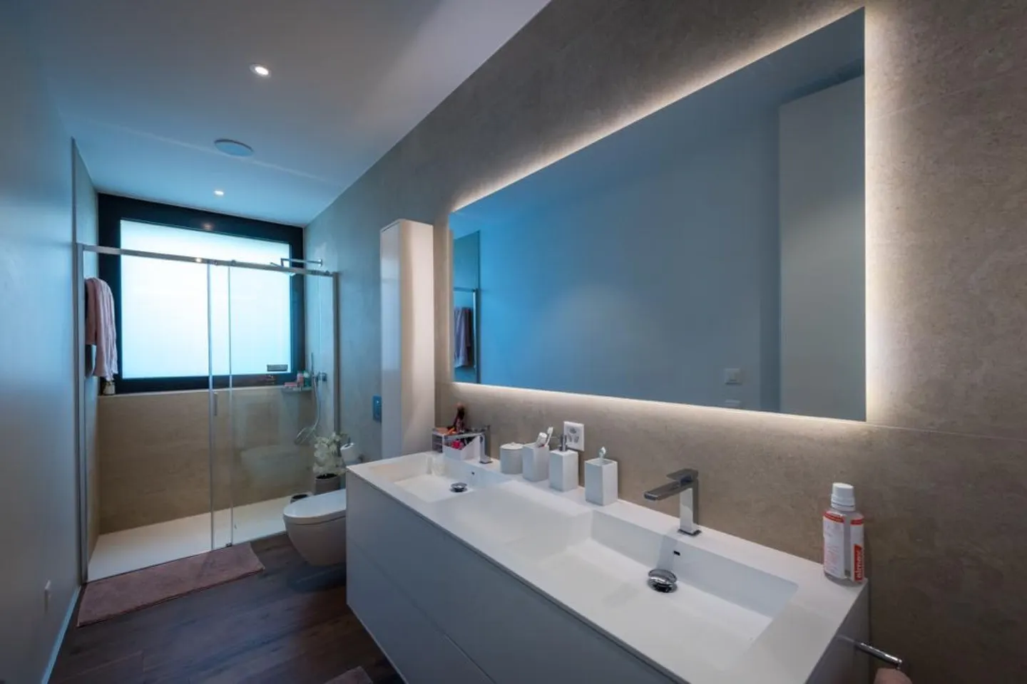 Appartement de jardin moderne et central de 4,5 pièces avec piscine - Photo 5 sur 8