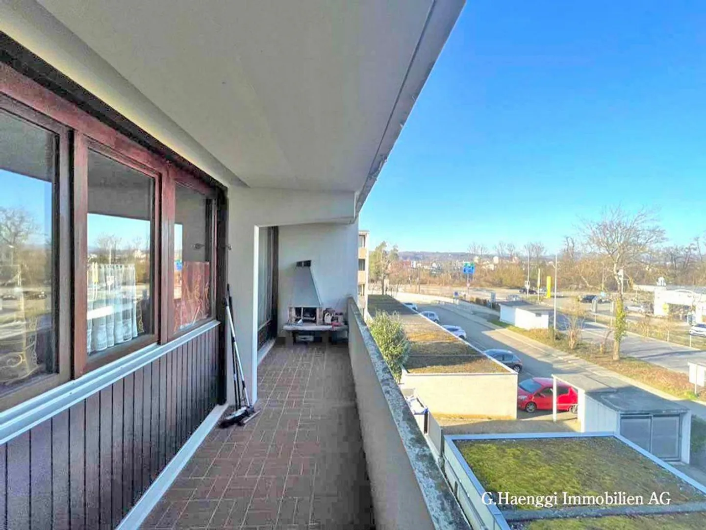 Spacious, bright 3 1/2 room apartment with two large balconies - Photo 4 of 13