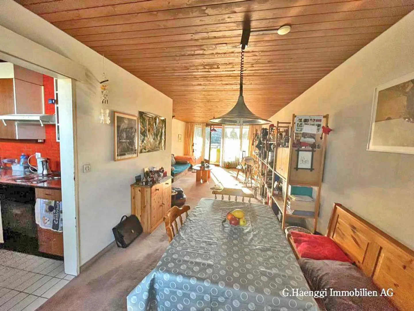 Spacious, bright 3 1/2 room apartment with two large balconies - Photo 8 of 13