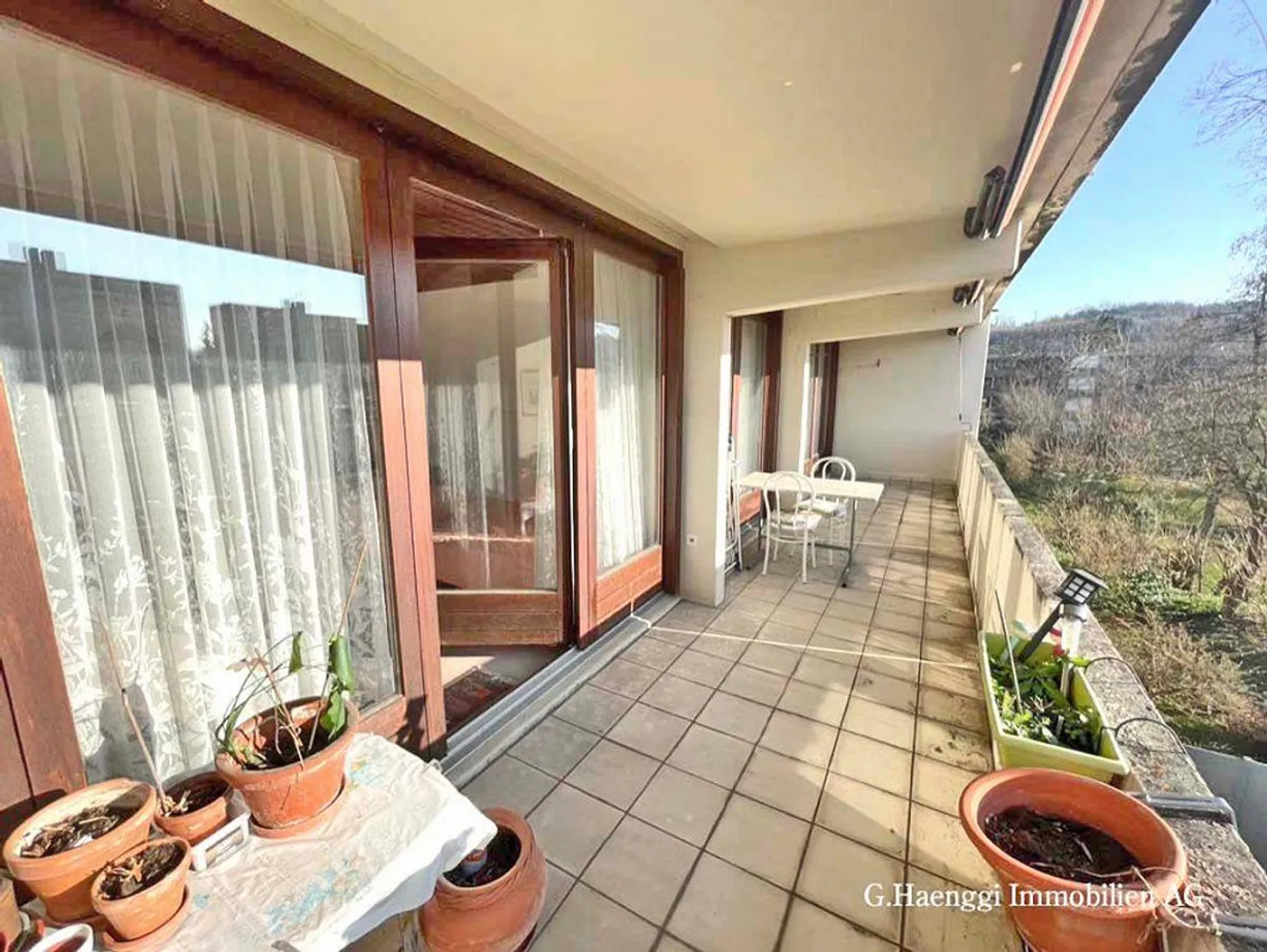 Spacious, bright 3 1/2 room apartment with two large balconies - Photo 2 of 13