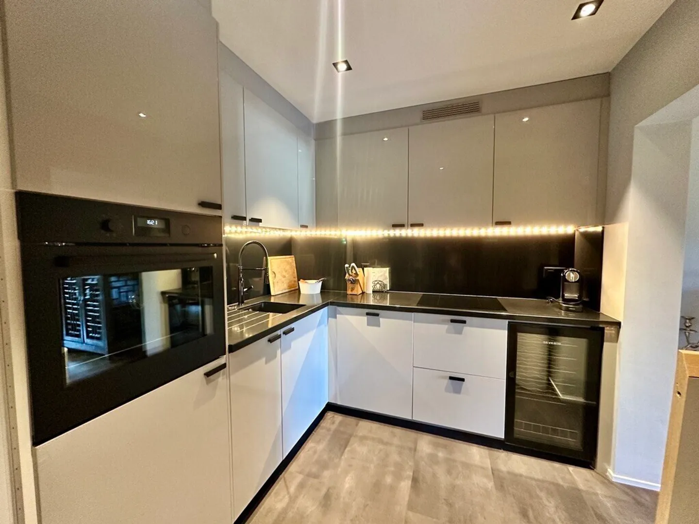 Charming 2.5 rooms in the center of Crans - Photo 1 of 14