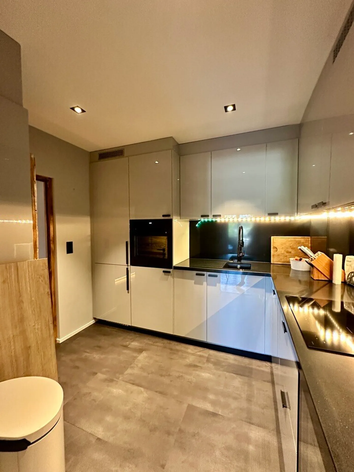 Charming 2.5 rooms in the center of Crans - Photo 5 of 14