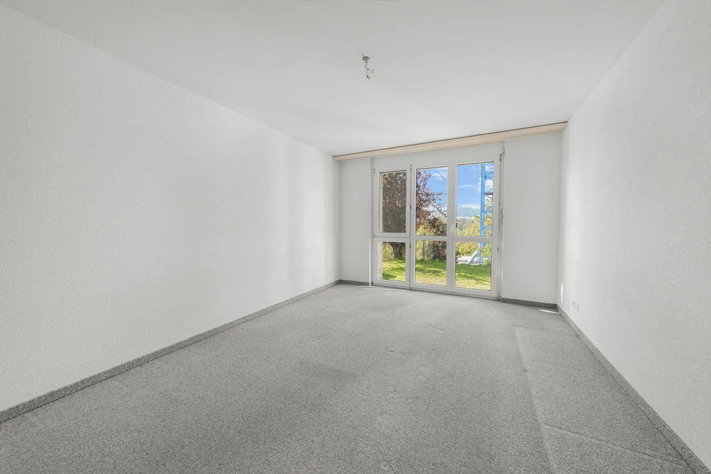 Vivre avec une vue : appartement de jardin de 4,5 pièces avec beaucoup d'intimité - Photo 7 sur 18