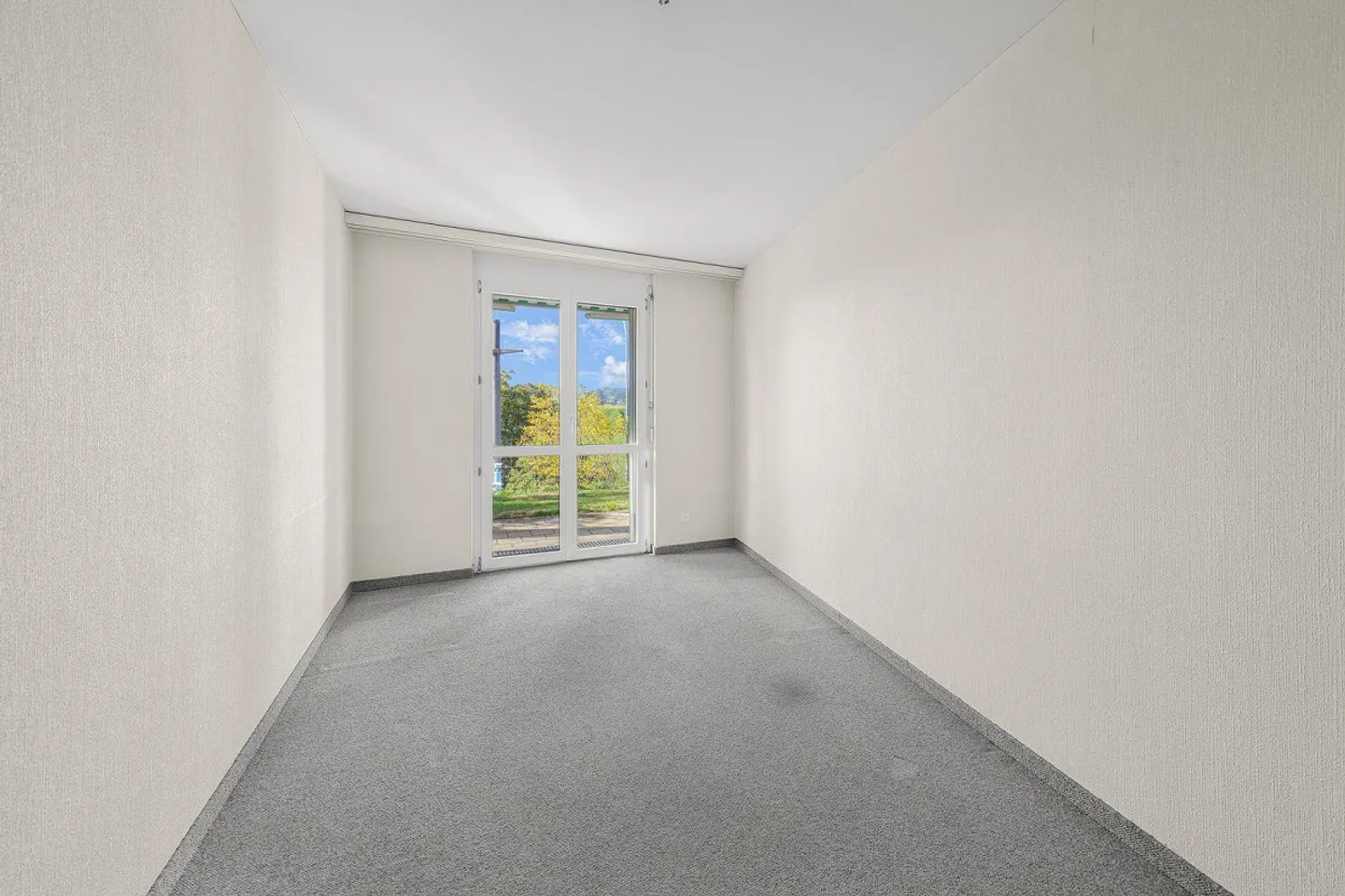 Vivre avec une vue : appartement de jardin de 4,5 pièces avec beaucoup d'intimité - Photo 8 sur 18