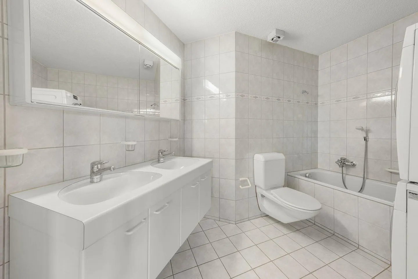 Vivre avec une vue : appartement de jardin de 4,5 pièces avec beaucoup d'intimité - Photo 9 sur 18