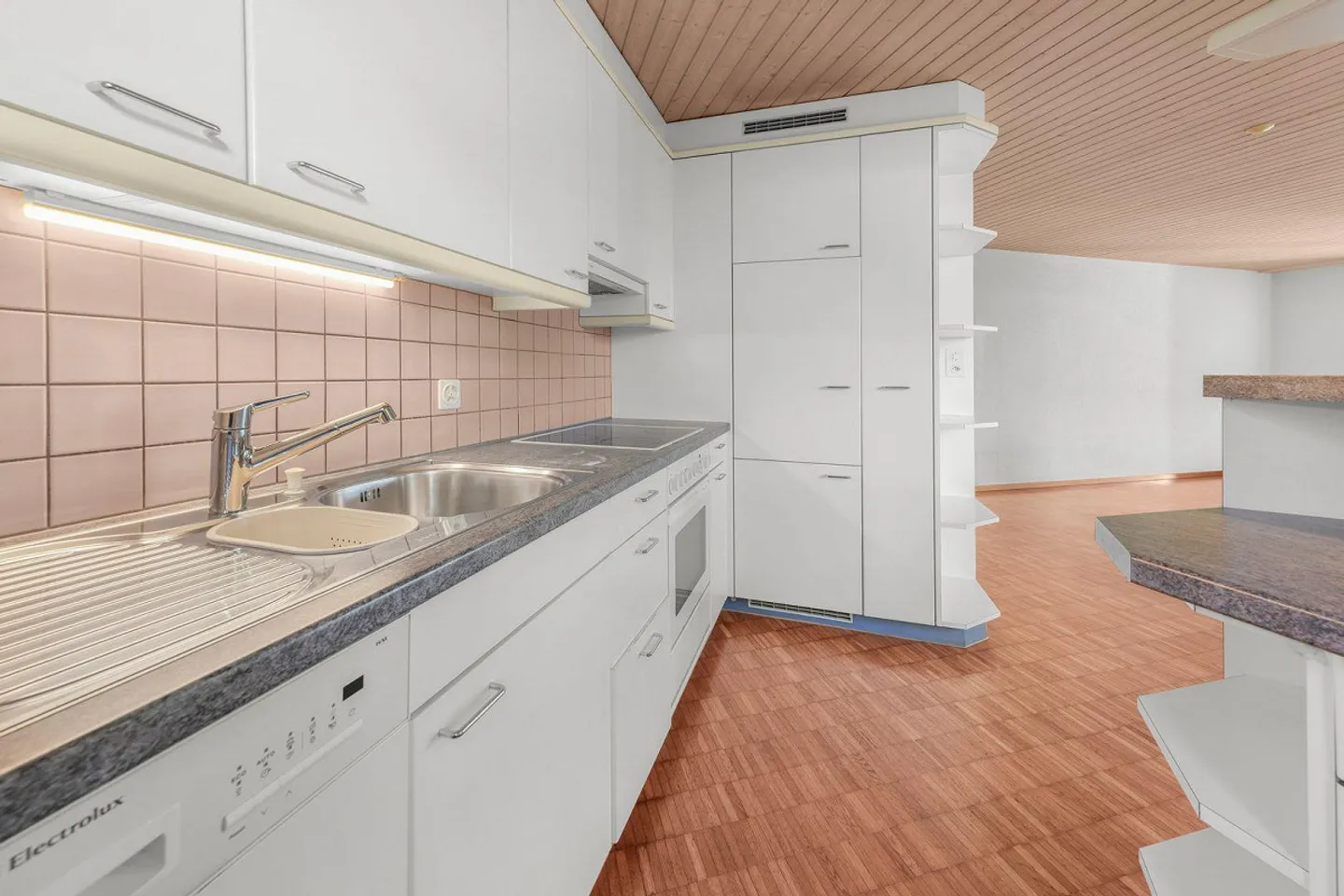Vivre avec une vue : appartement de jardin de 4,5 pièces avec beaucoup d'intimité - Photo 5 sur 18