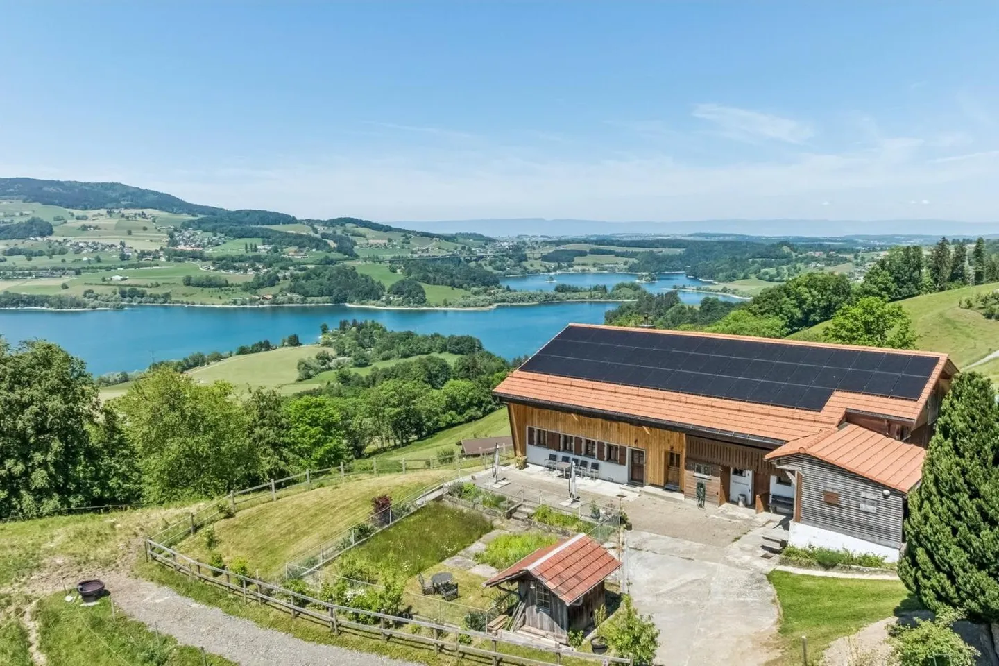 Elegante casa residenziale con vista incomparabile sul lago e sulle montagne - Foto 1 di 12