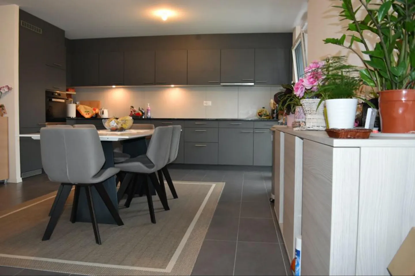 MAGNIFIKANTE IMMOBILIE MIT BALKON 200M VOM SEE - Foto 1 von 10