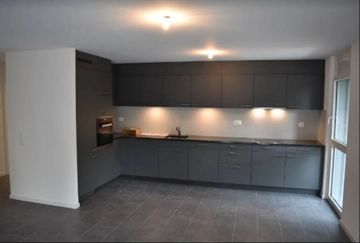 MAGNIFIKANTE IMMOBILIE MIT BALKON 200M VOM SEE - Foto 2 von 10