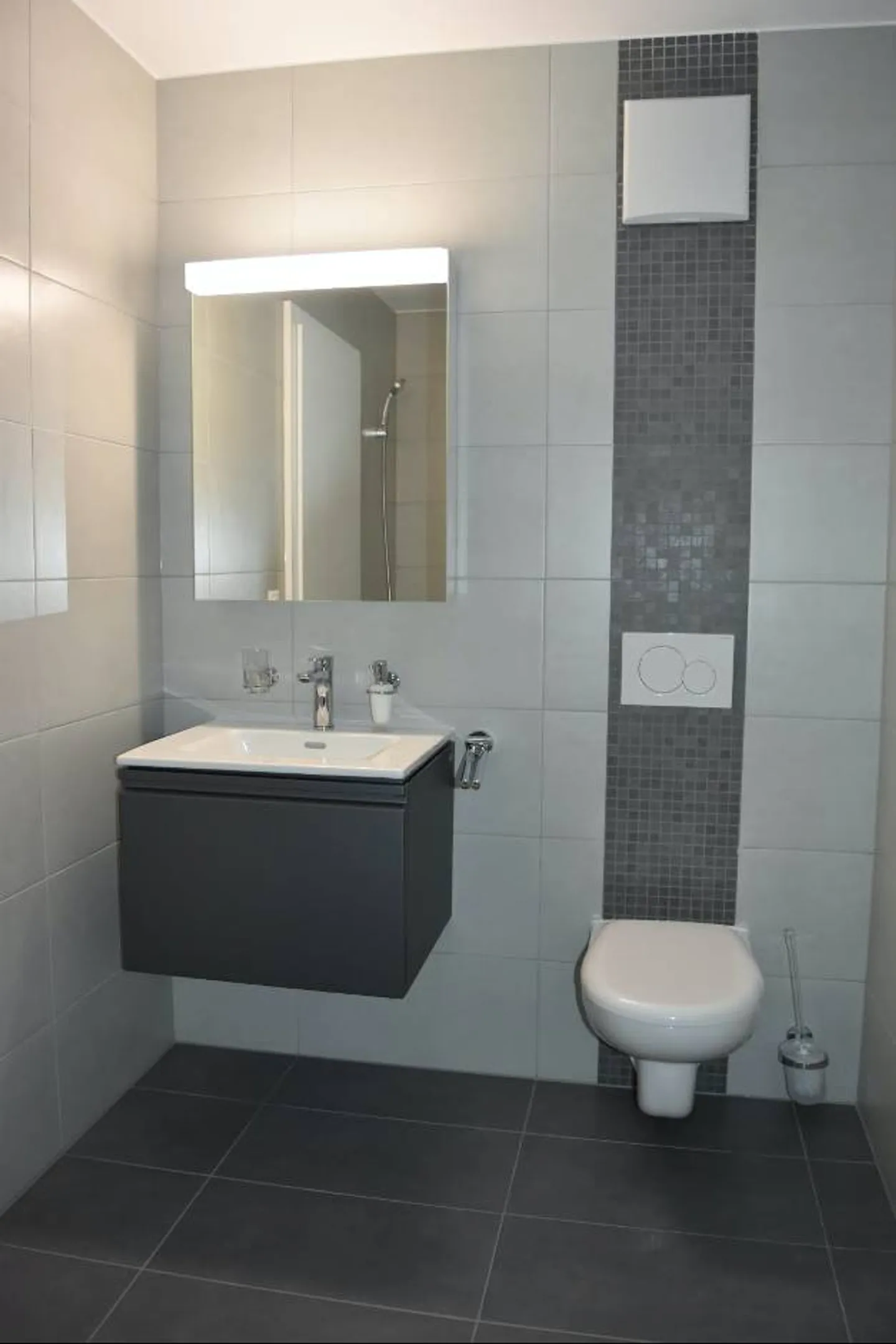 MAGNIFIKANTE IMMOBILIE MIT BALKON 200M VOM SEE - Foto 7 von 10