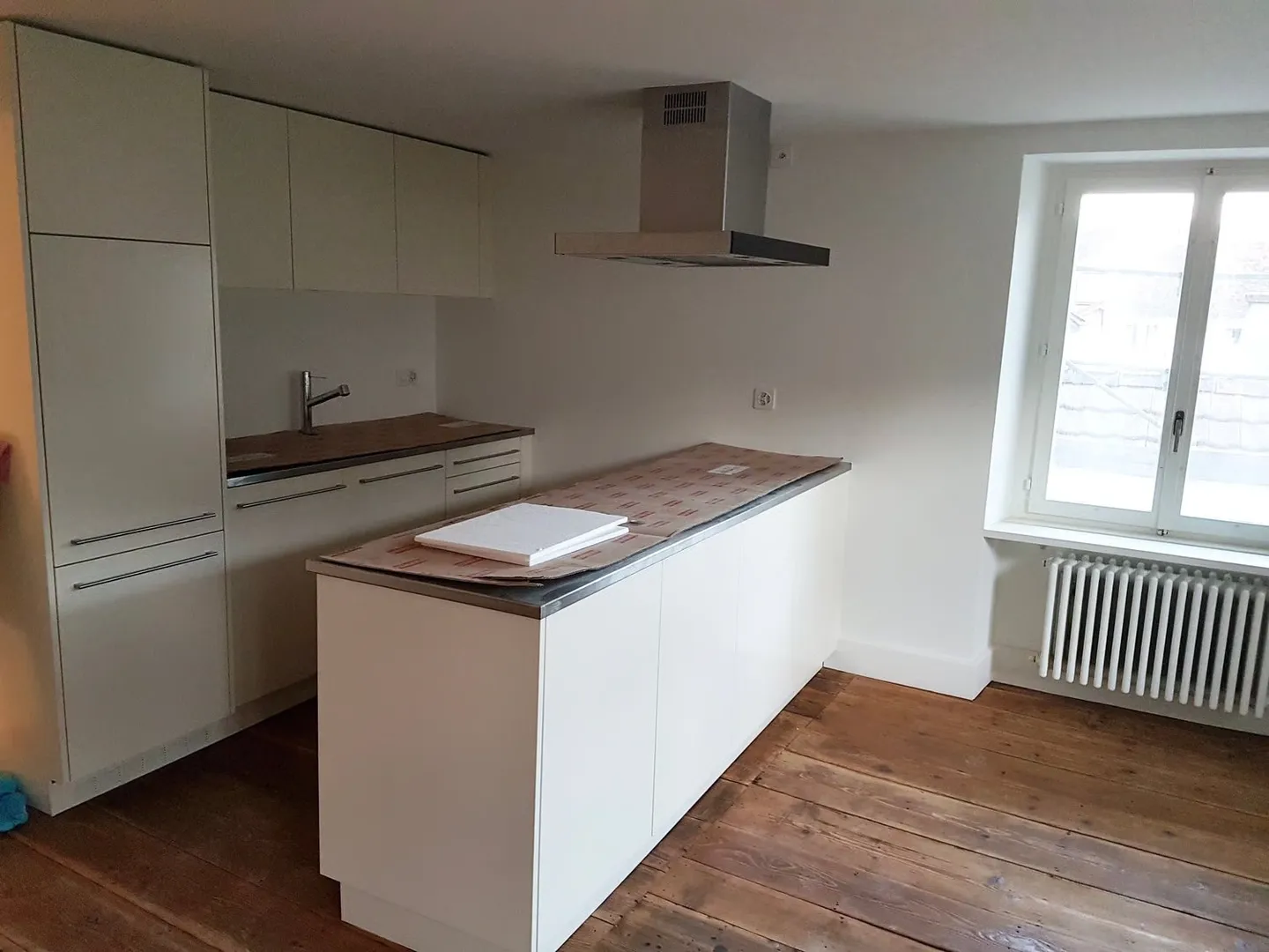 Beautiful, modern old apartment with old, refreshed long strip wooden floor in the village center - Photo 2 of 9
