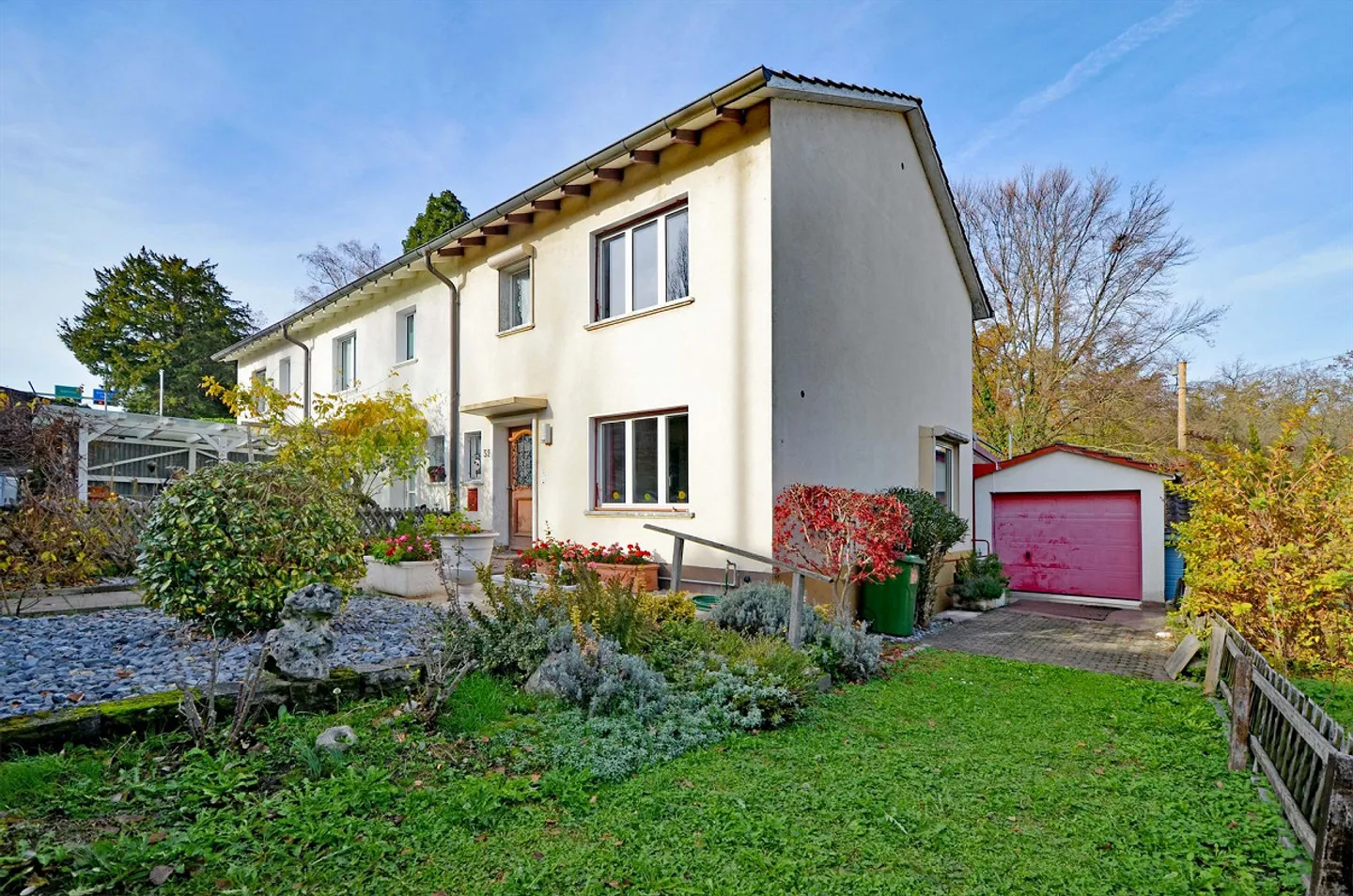 Vivre avec une ambiance de village et à proximité de la ville - Photo 1 sur 10