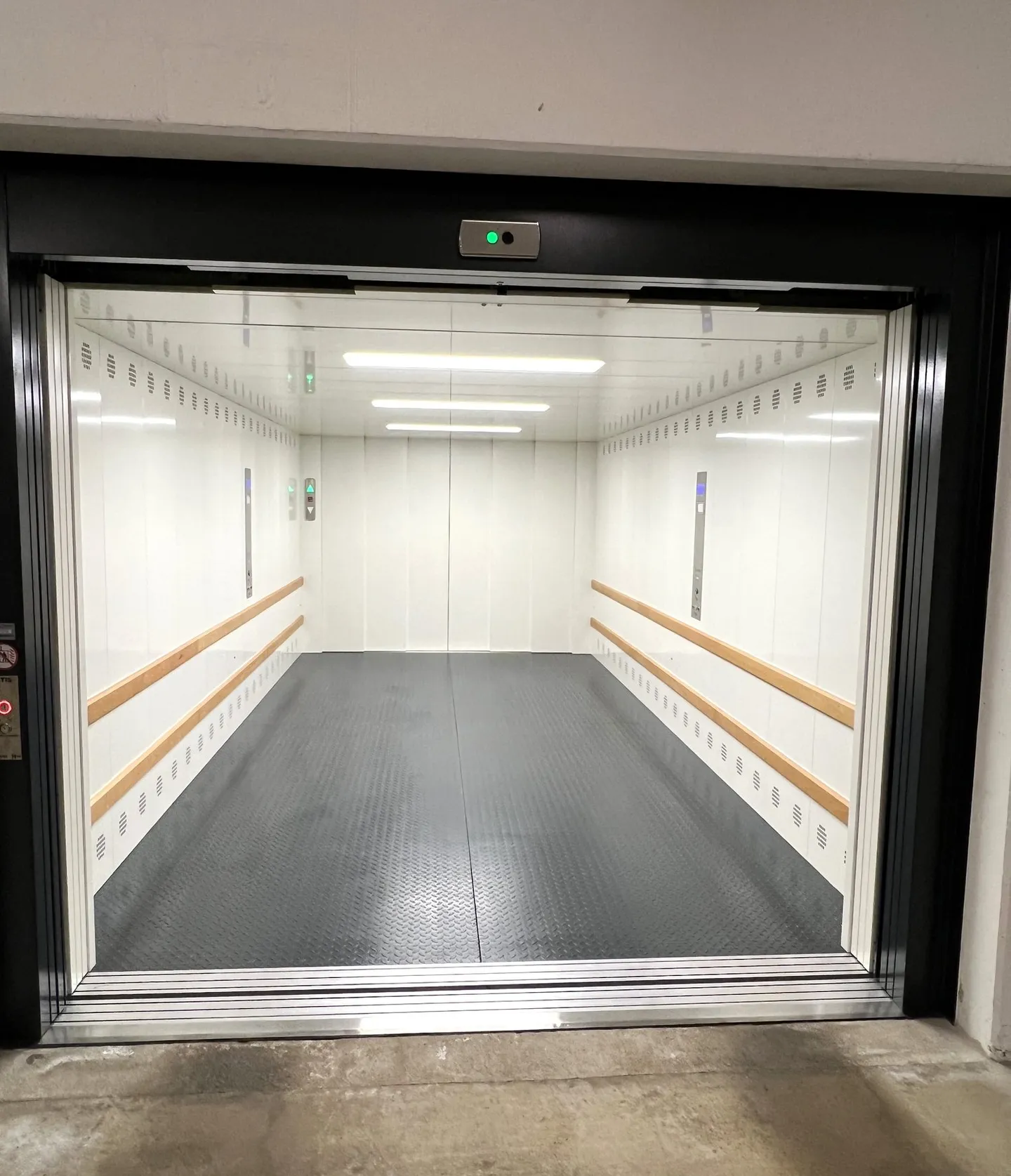 Posto auto in garage condominiale AV081 - Foto 3 di 4