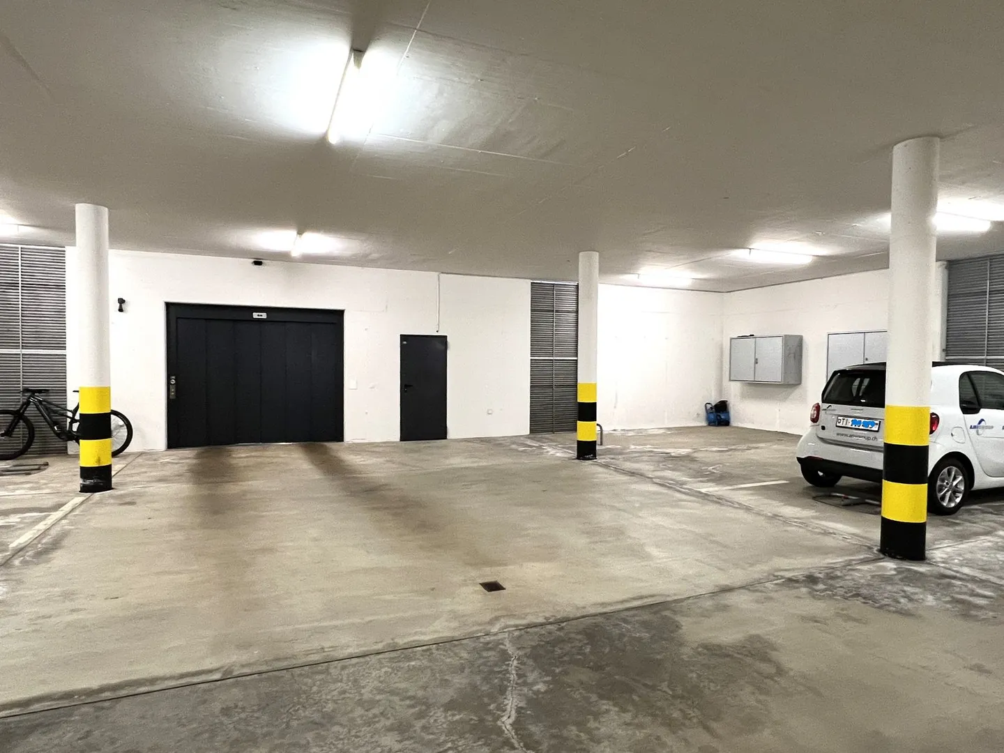 Posto auto in garage condominiale AV081 - Foto 1 di 4