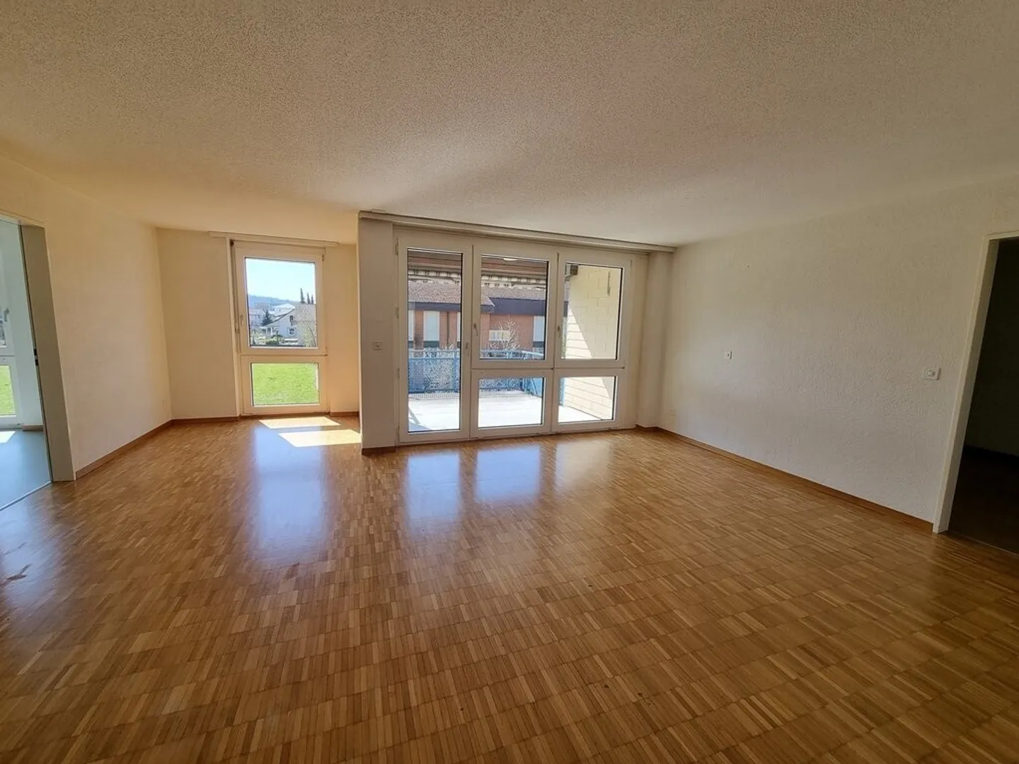 Spacious Family Apartment Near the City - Photo 2 of 8