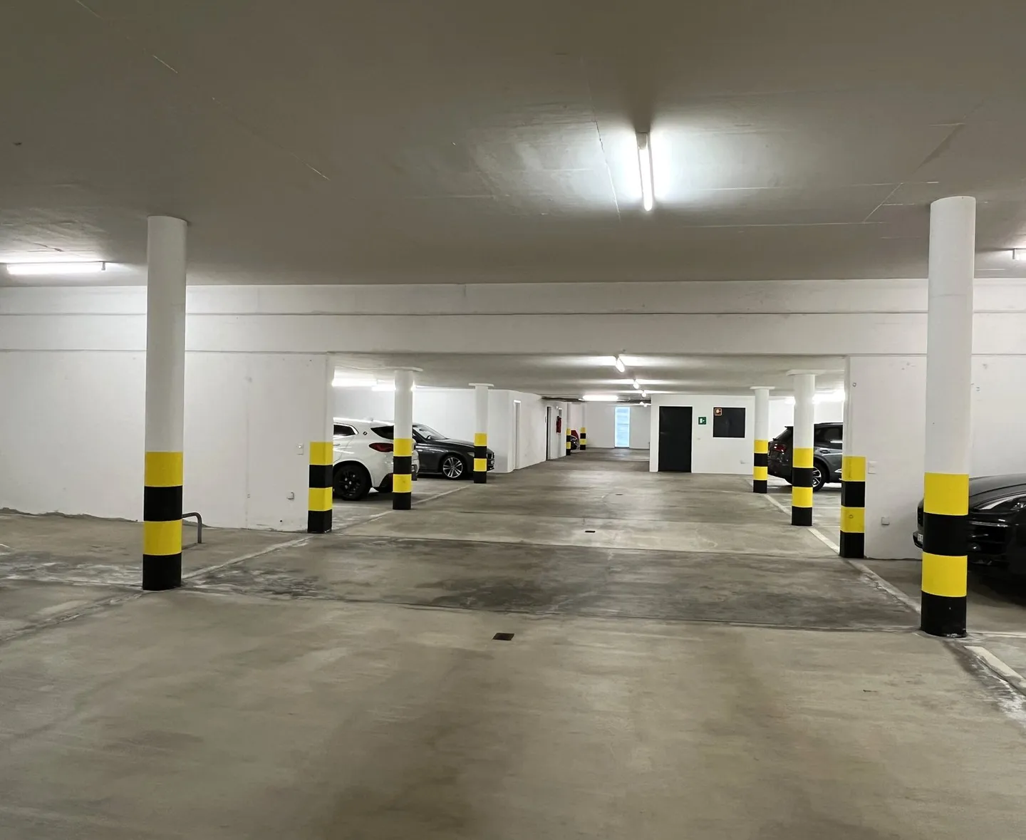 Posto auto in garage condominiale AV081 - Foto 2 di 4