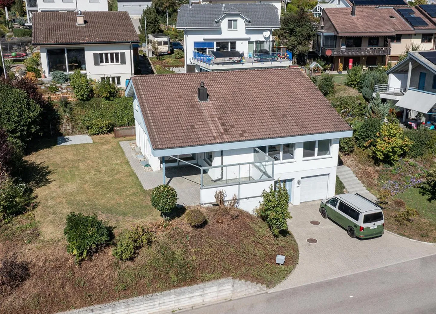 Maison individuelle de 6,5 pièces avec vue dégagée dans un emplacement ensoleillé et calme - Photo 1 sur 30