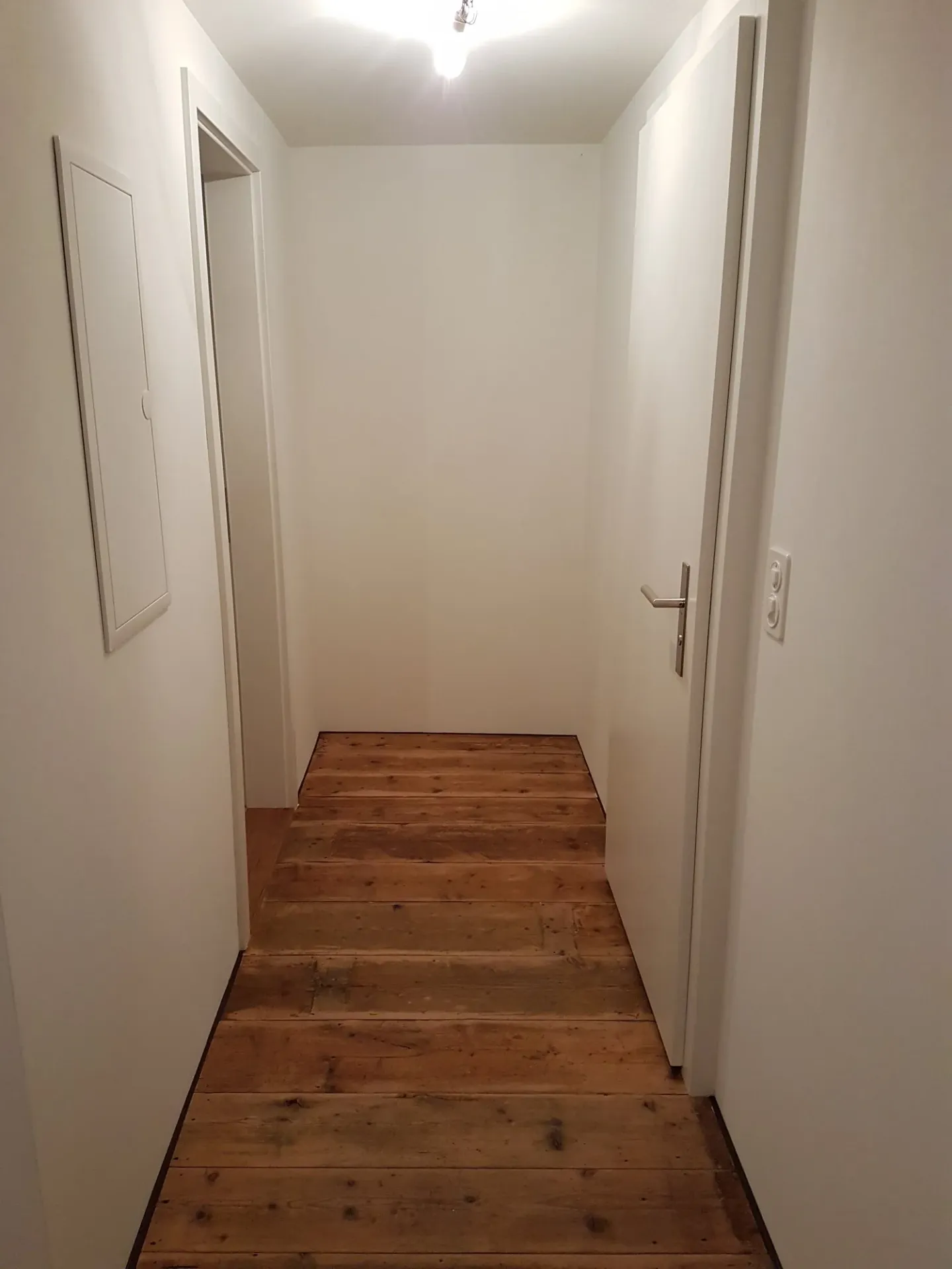 Beautiful, modern old apartment with old, refreshed long strip wooden floor in the village center - Photo 3 of 9
