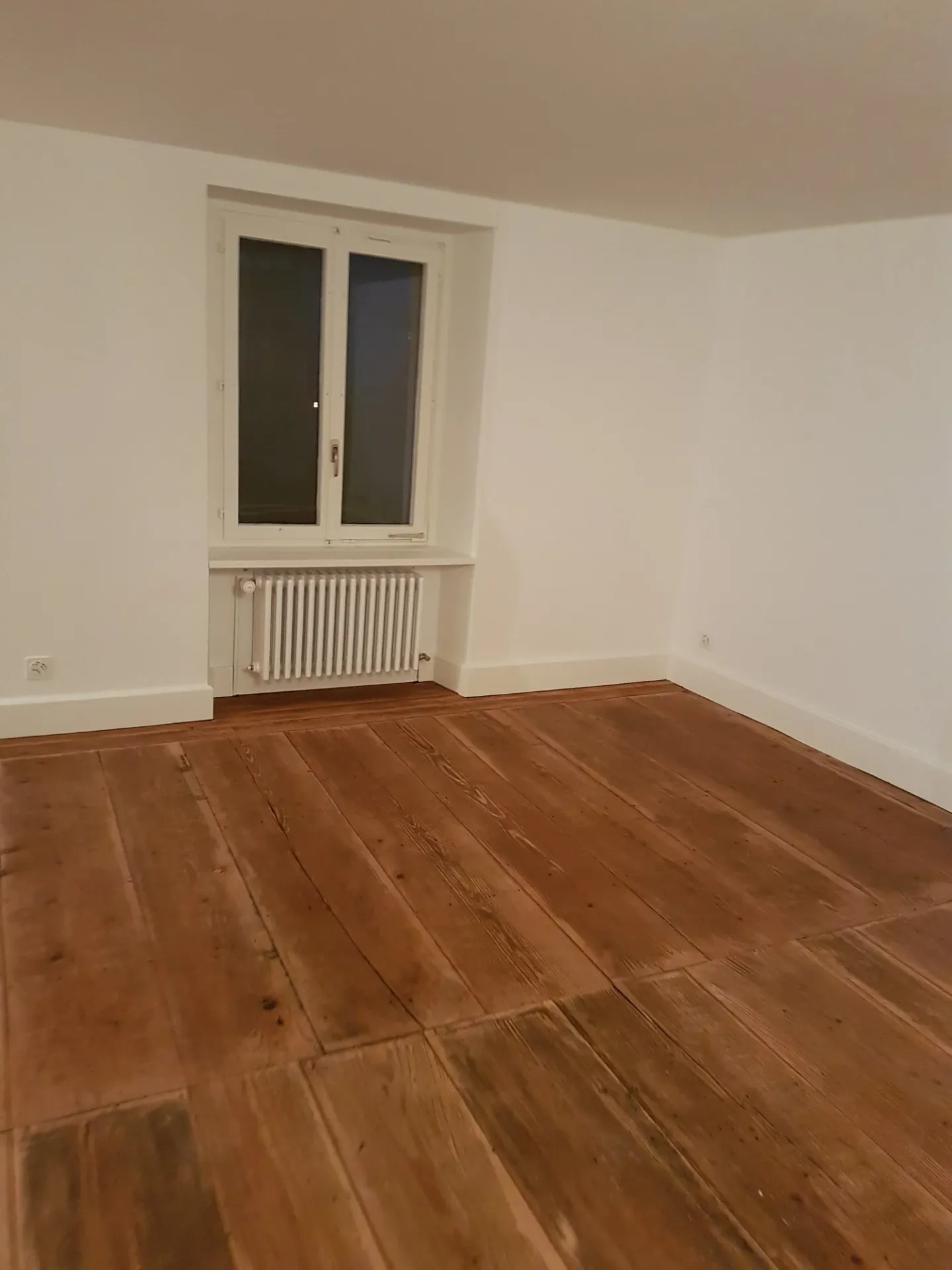 Beautiful, modern old apartment with old, refreshed long strip wooden floor in the village center - Photo 6 of 9