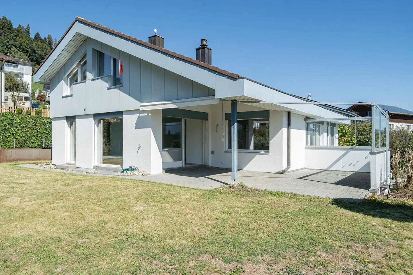 Maison individuelle de 6,5 pièces avec vue dégagée dans un emplacement ensoleillé et calme - Photo 2 sur 30
