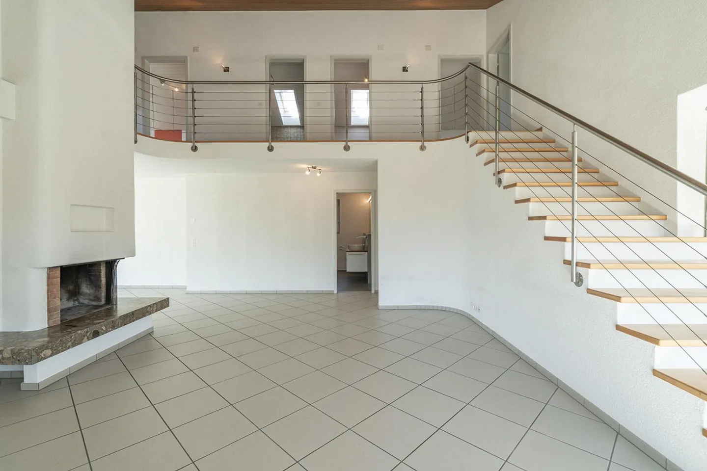 Maison individuelle de 6,5 pièces avec vue dégagée dans un emplacement ensoleillé et calme - Photo 3 sur 30