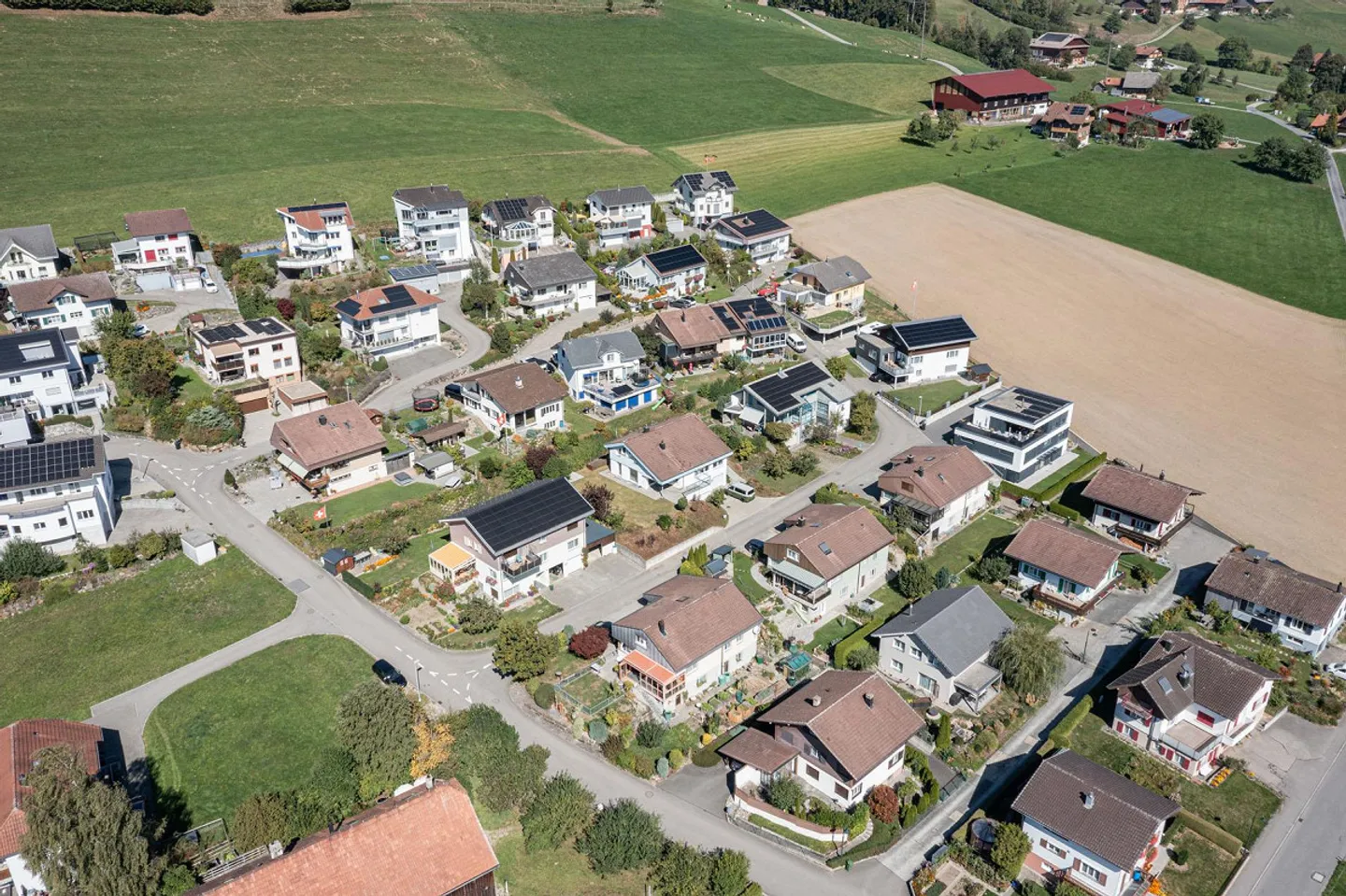 Maison individuelle de 6,5 pièces avec vue dégagée dans un emplacement ensoleillé et calme - Photo 5 sur 30