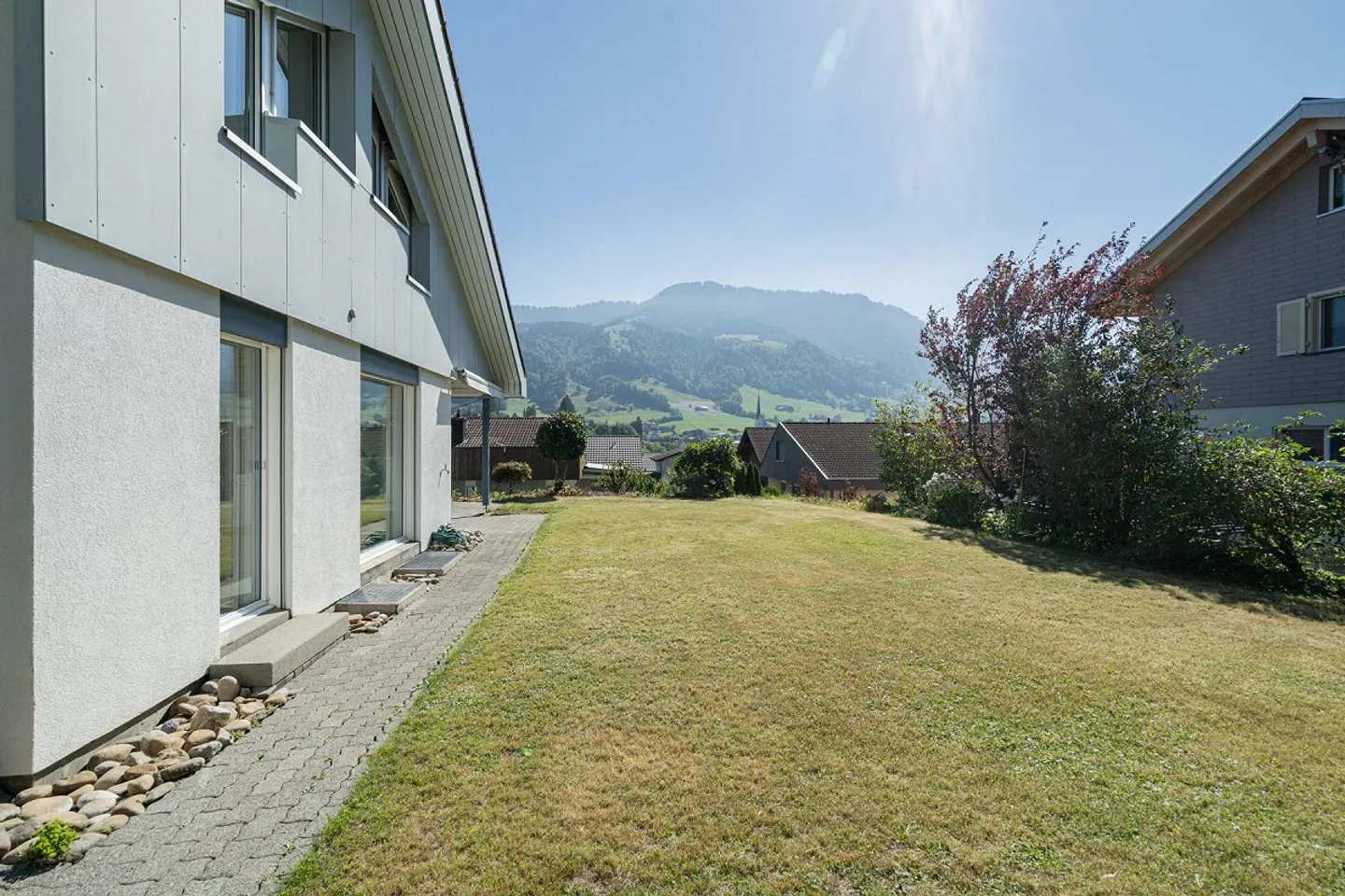 Maison individuelle de 6,5 pièces avec vue dégagée dans un emplacement ensoleillé et calme - Photo 30 sur 30