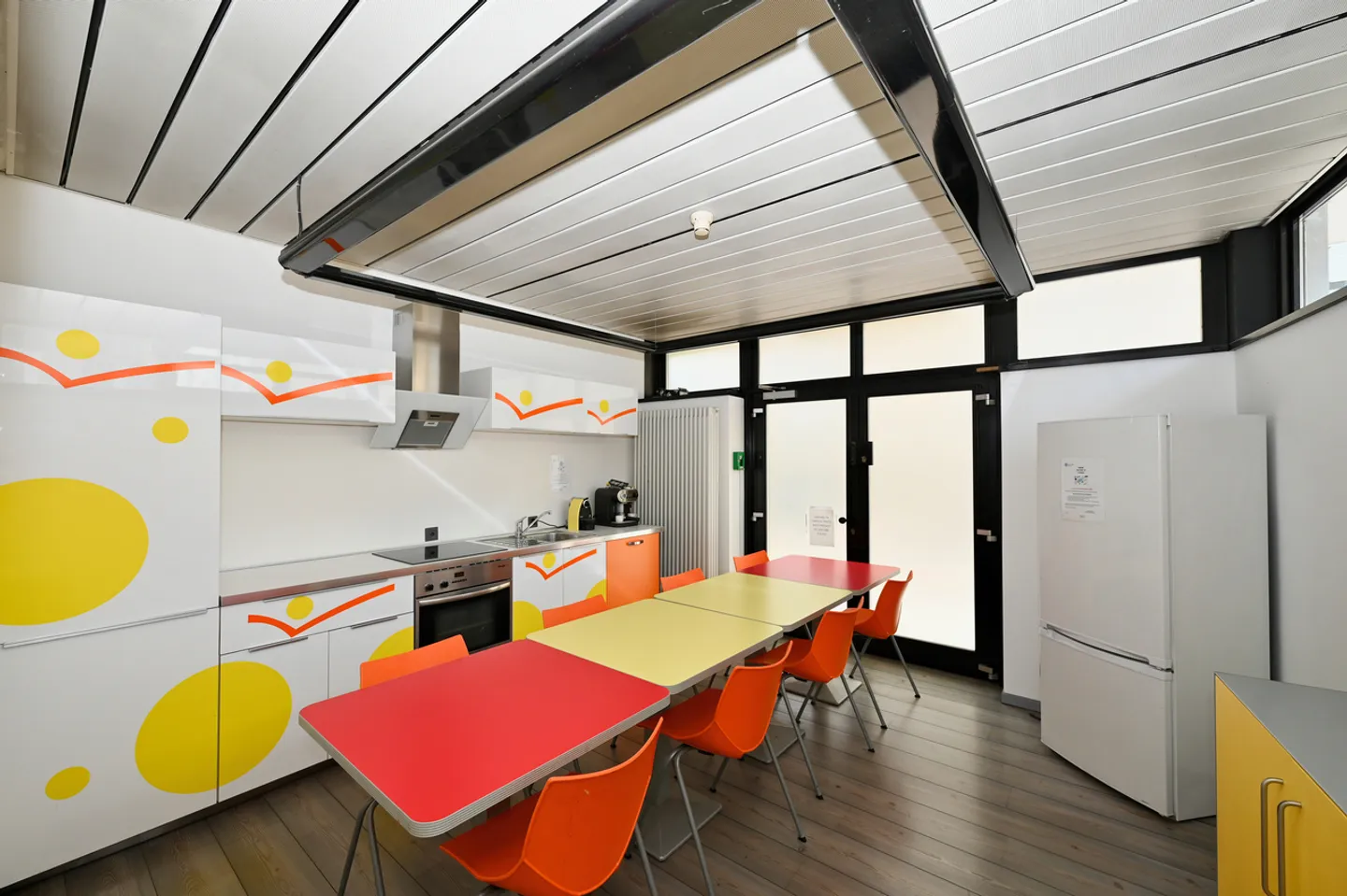 Income-generating building with offices - Photo 6 of 12