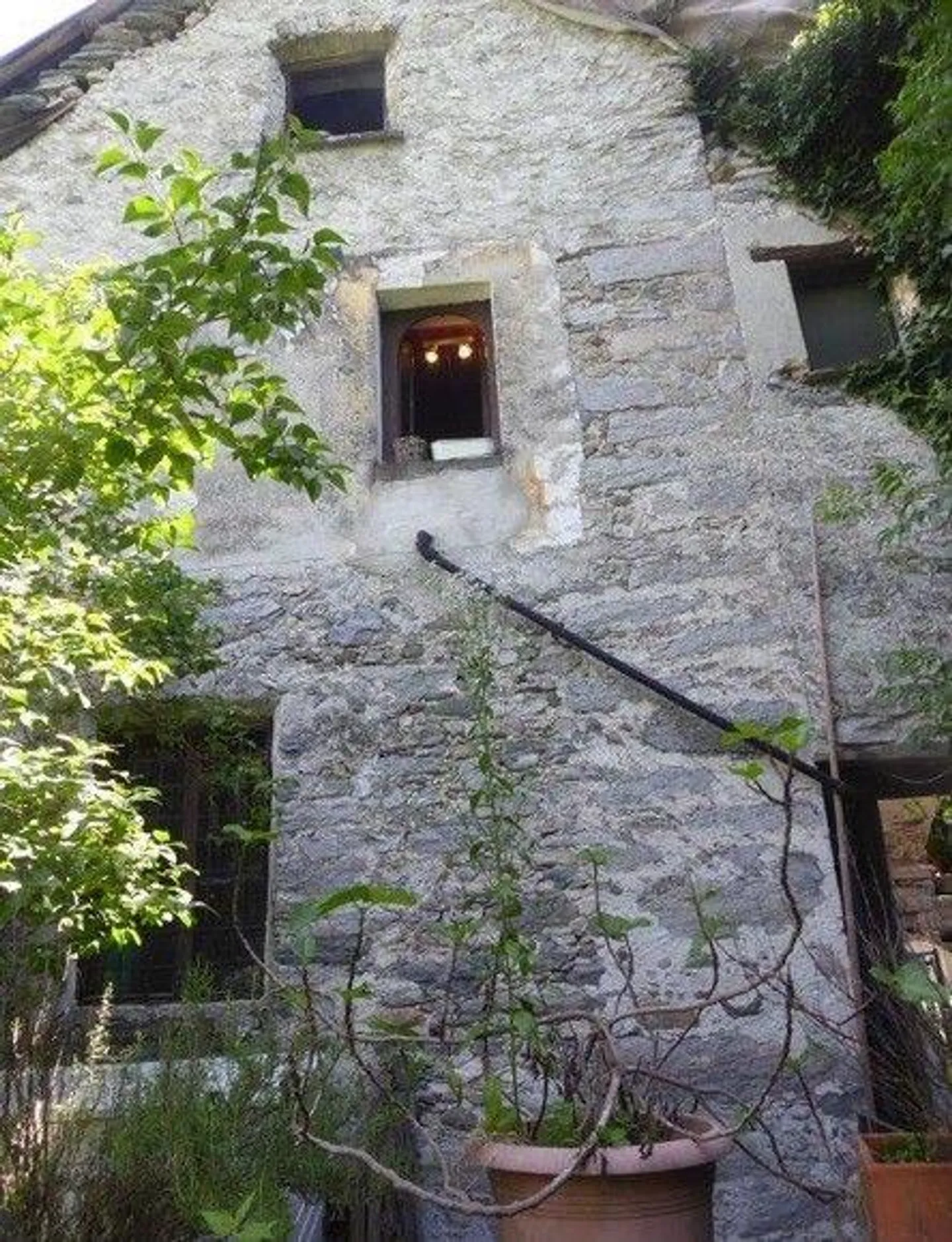 Haus mit Scheune und Lager - Foto 1 von 13