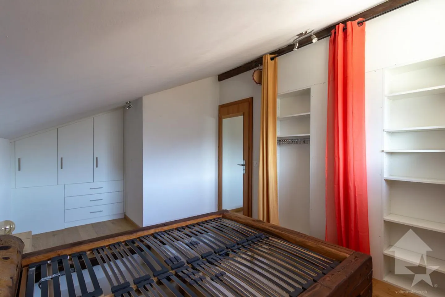 Fienile ristrutturato di 4,5 locali di 107 m2 abitabili con giardino di 40 m2 - Foto 15 di 19