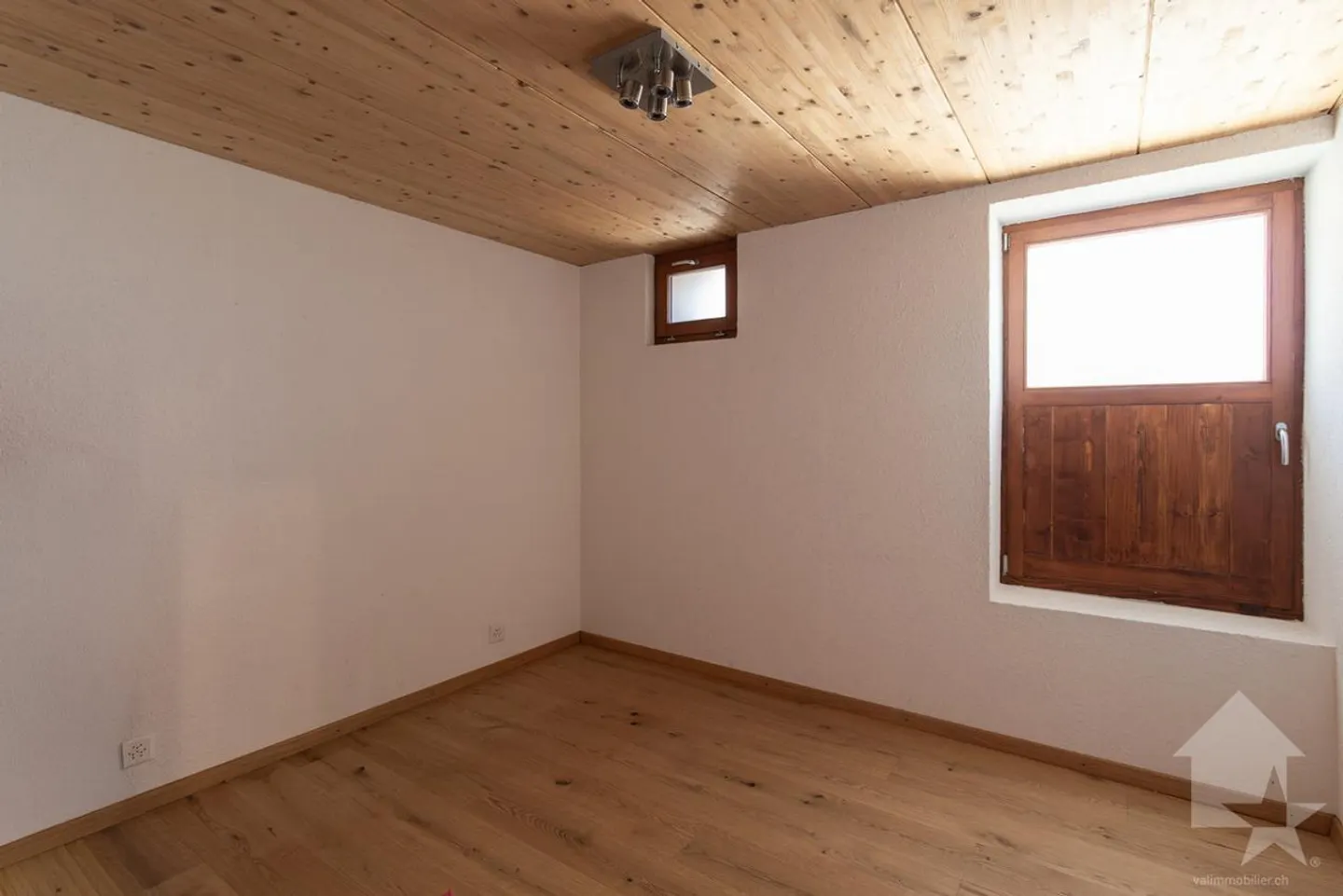 Fienile ristrutturato di 4,5 locali di 107 m2 abitabili con giardino di 40 m2 - Foto 16 di 19