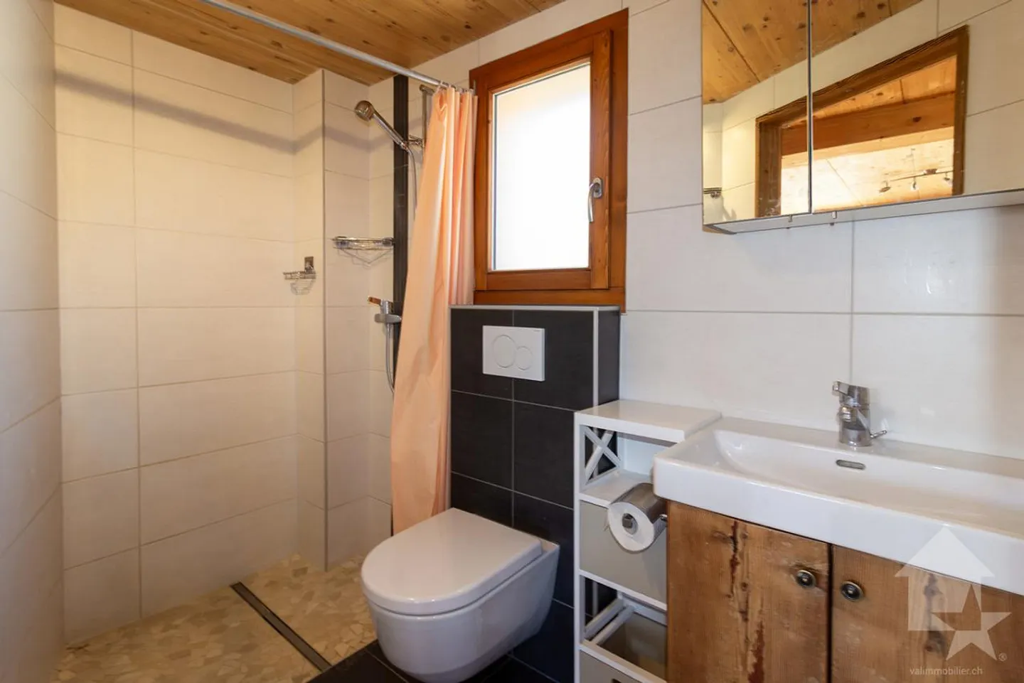 Fienile ristrutturato di 4,5 locali di 107 m2 abitabili con giardino di 40 m2 - Foto 8 di 19