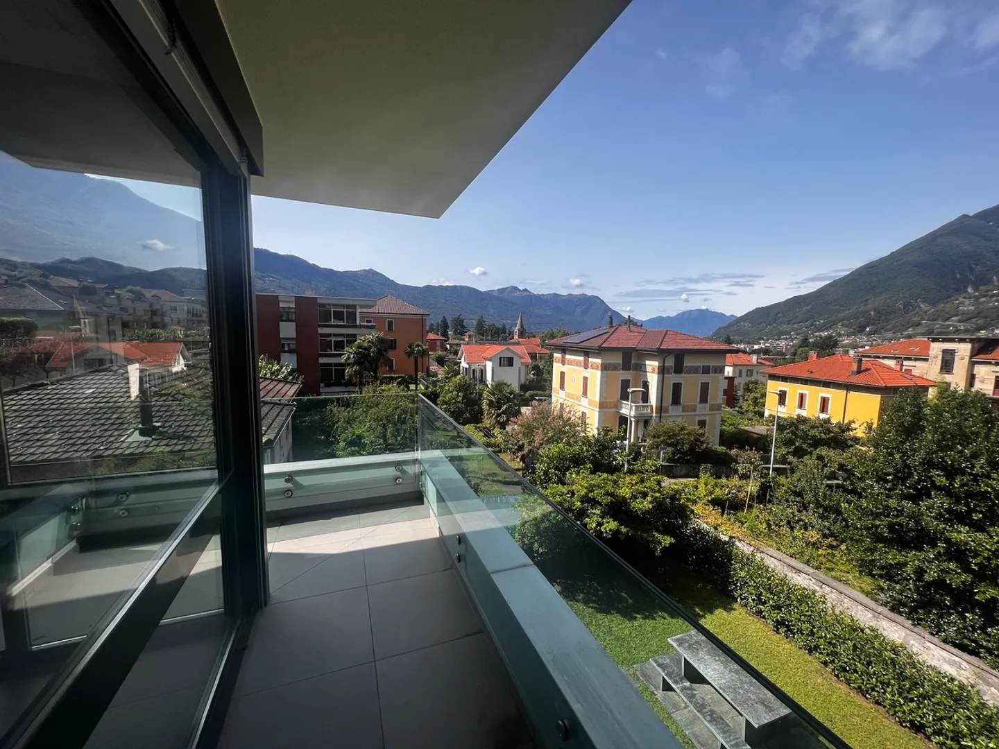 GRANDE APPARTEMENT 5,5 PIÈCES À LOUER DANS UN IMMEUBLE RÉCEMMENT RÉNOVÉ - Photo 3 sur 13