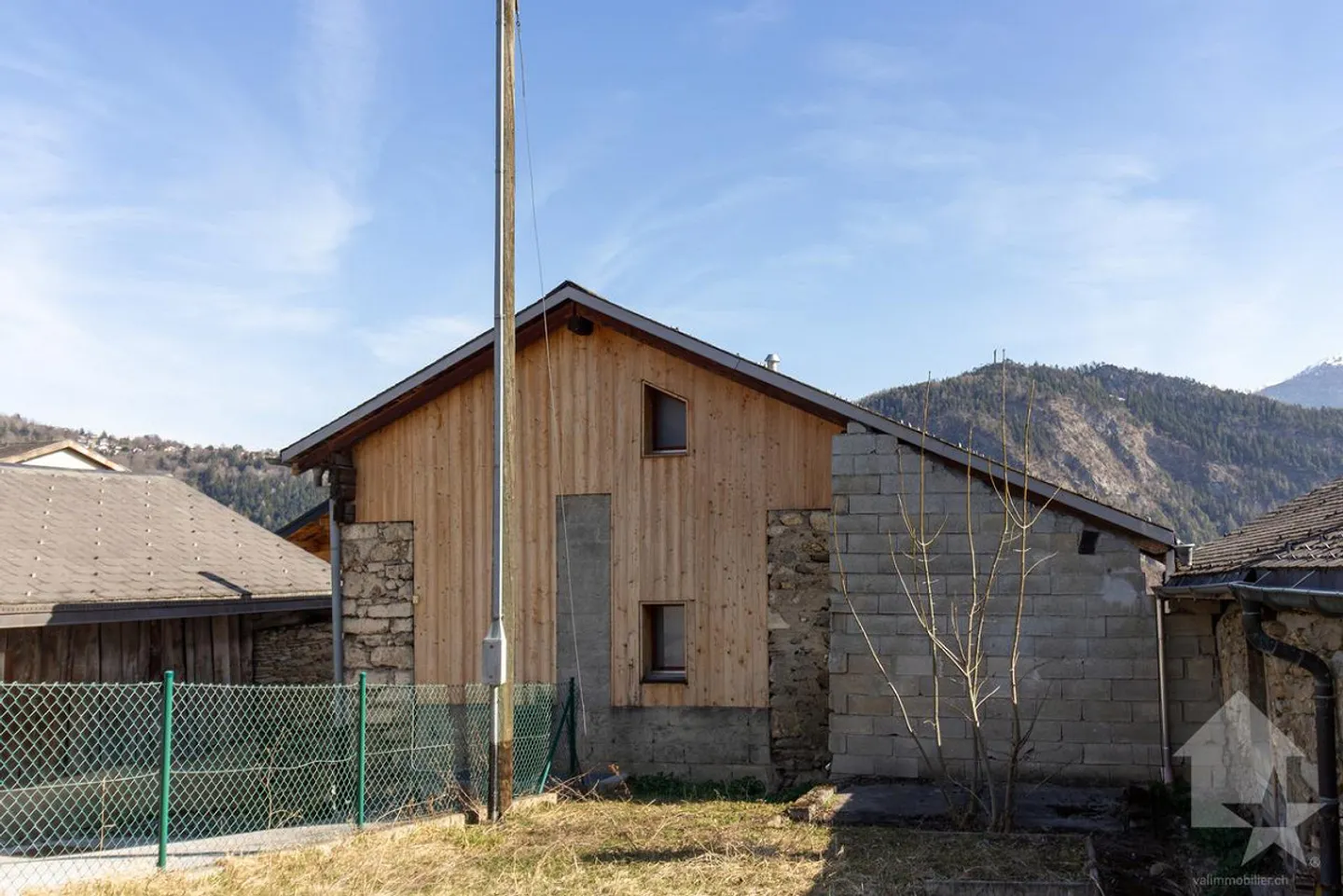 Fienile ristrutturato di 4,5 locali di 107 m2 abitabili con giardino di 40 m2 - Foto 19 di 19