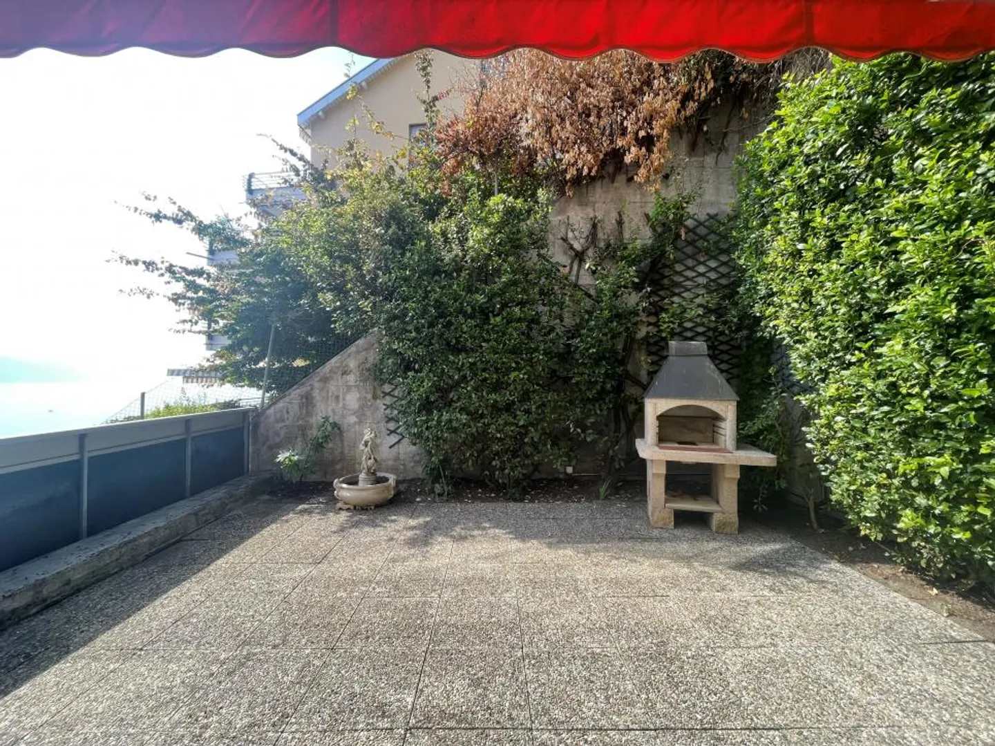 UNIQUE - GRANDE TERRASSE + CALME + VUE - Photo 2 sur 13