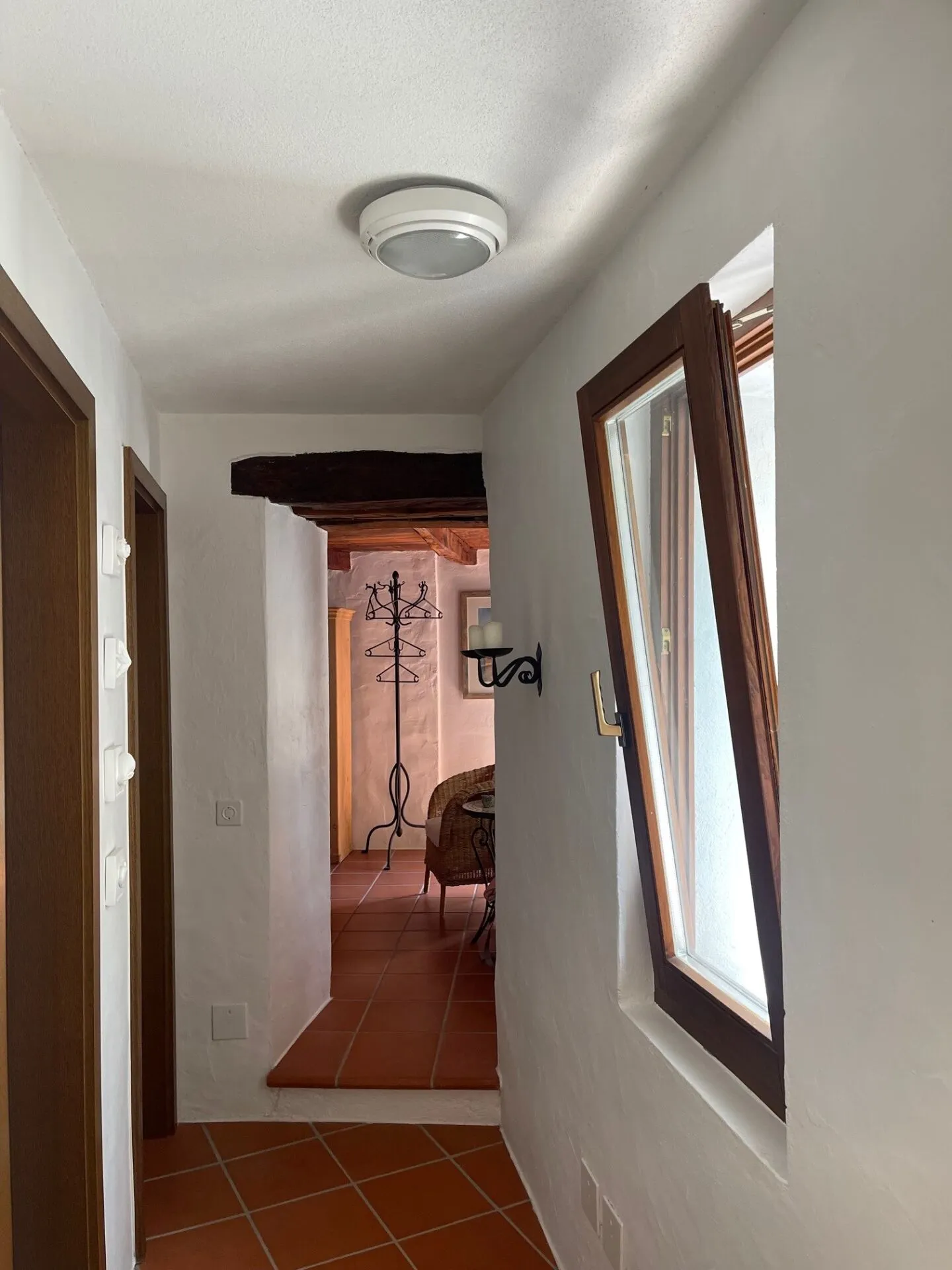 GRANDI IMMOBILI - Incantevole Rustico a Mergoscia incluso il mobilio completo del marchio di design tedesco LAMBERT - Foto 11 di 15