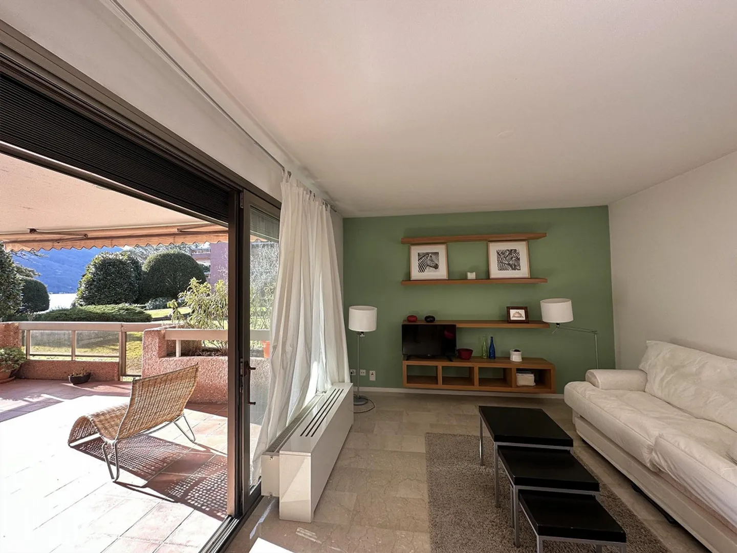Appartement avec meubles et vue sur le lac à louer - Photo 2 sur 15