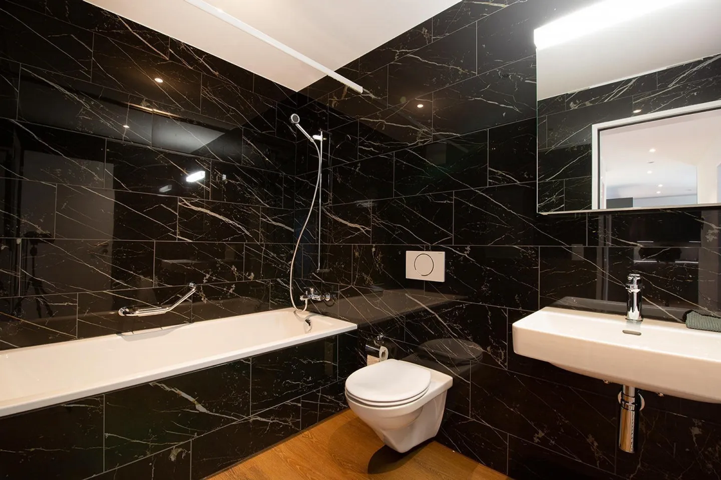 Modern 3.5 Room Apartment with Large Balcony in Triengen - Photo 5 of 13