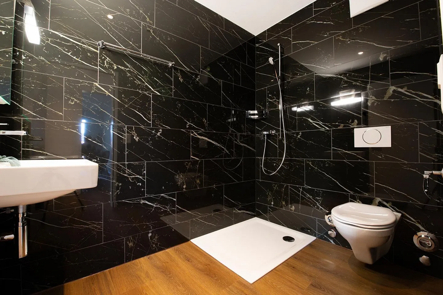 Modern 3.5 Room Apartment with Large Balcony in Triengen - Photo 6 of 13