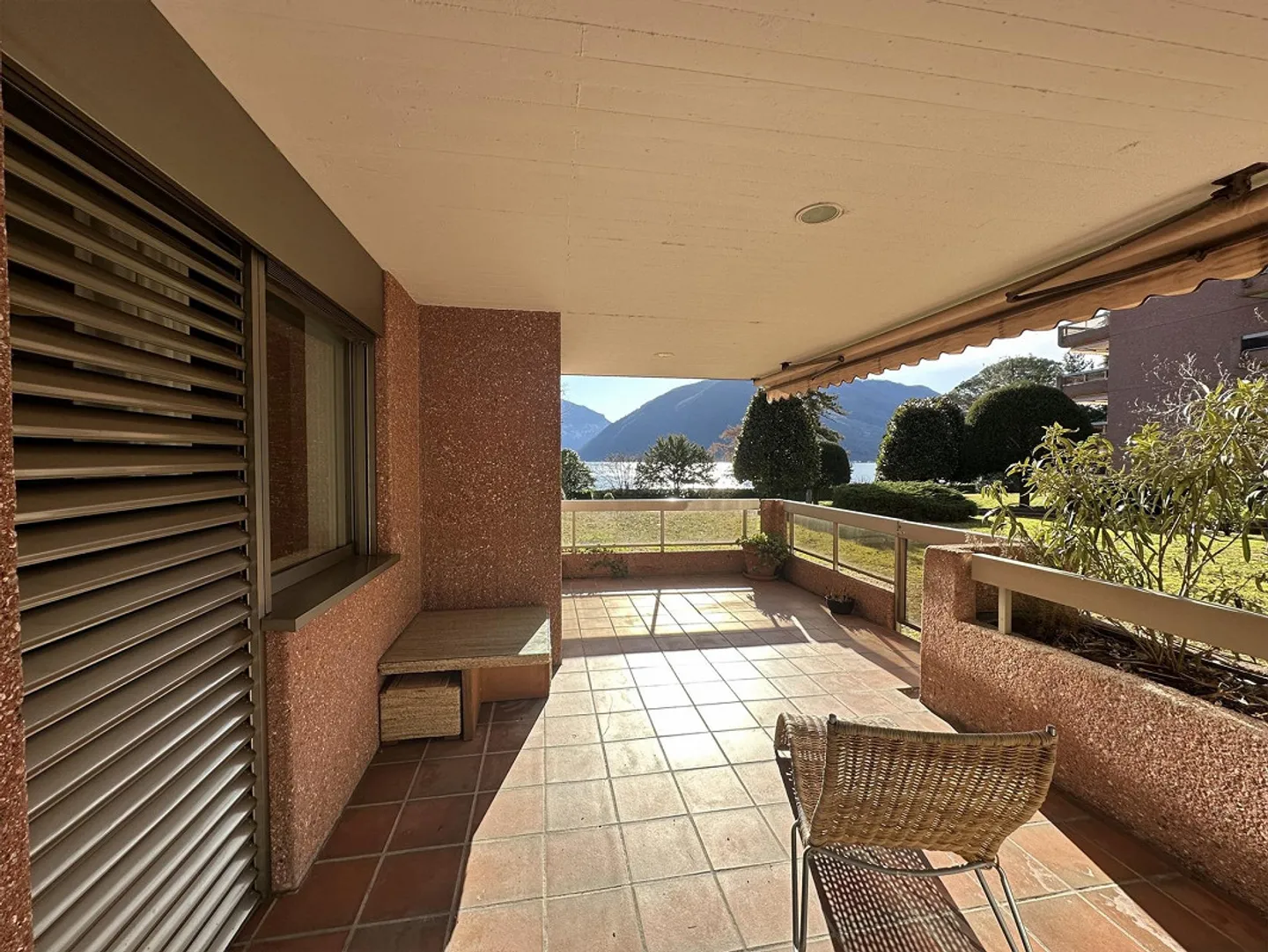 Appartement avec meubles et vue sur le lac à louer - Photo 11 sur 15