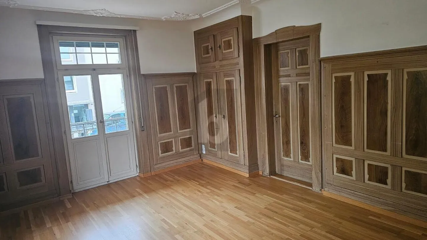 Mansion with Development Potential in Prime Location - Photo 5 of 6