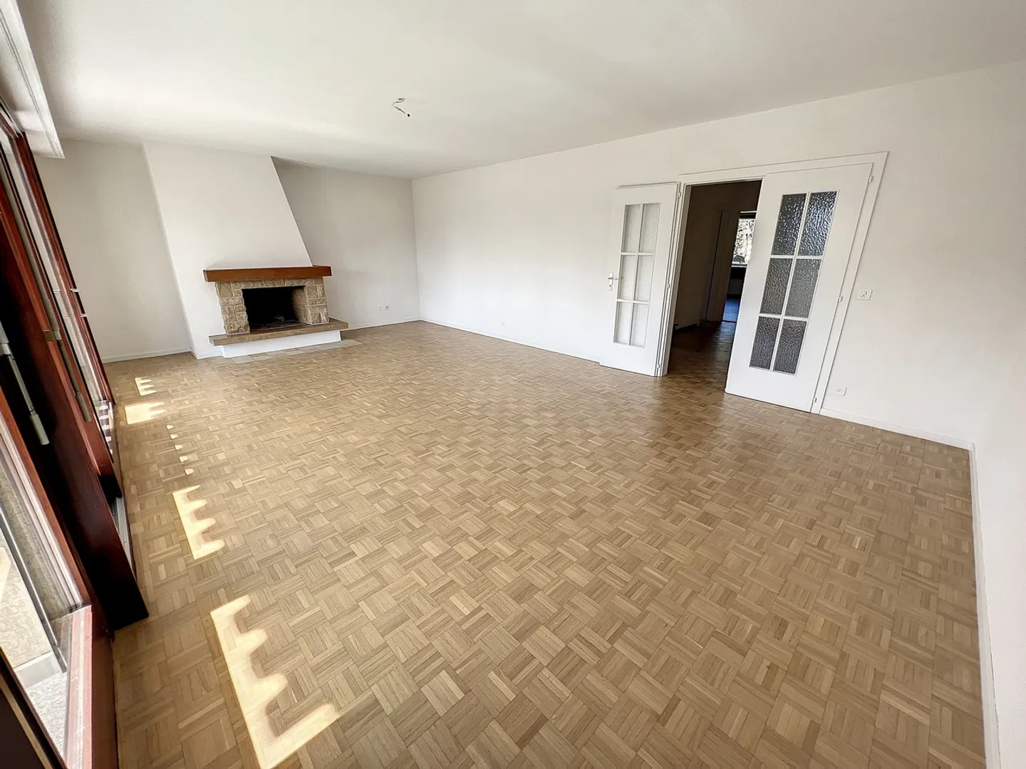 Spacious 5-room apartment in Pully - Photo 2 of 11