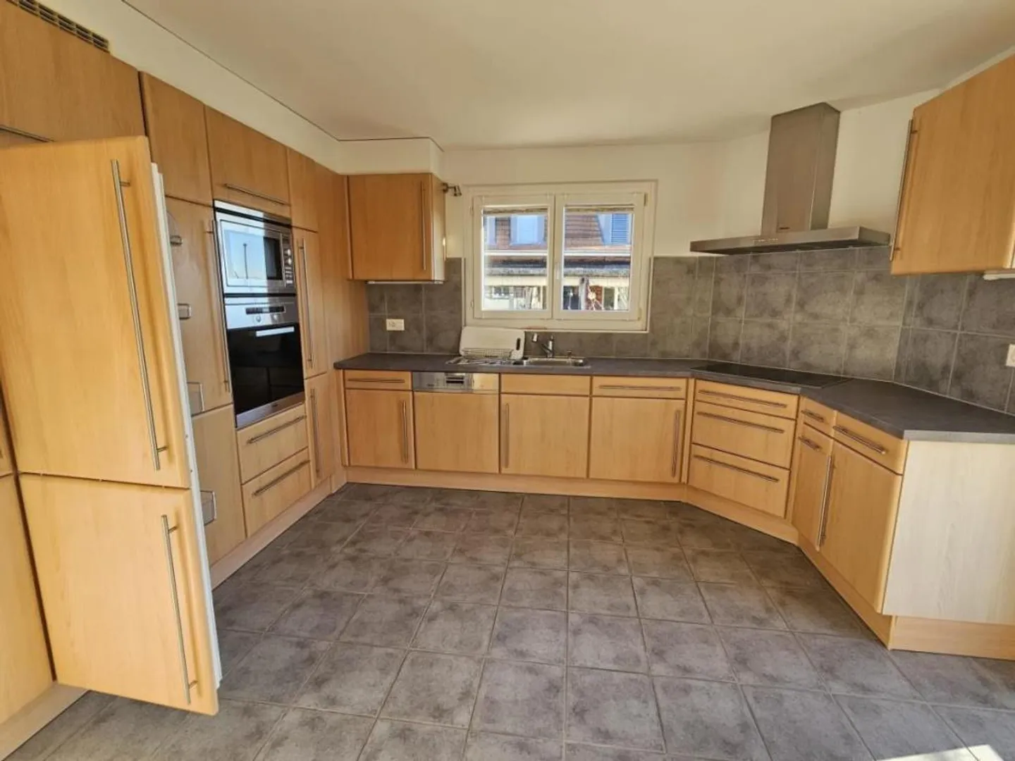 6.5 Room House - Photo 2 of 10