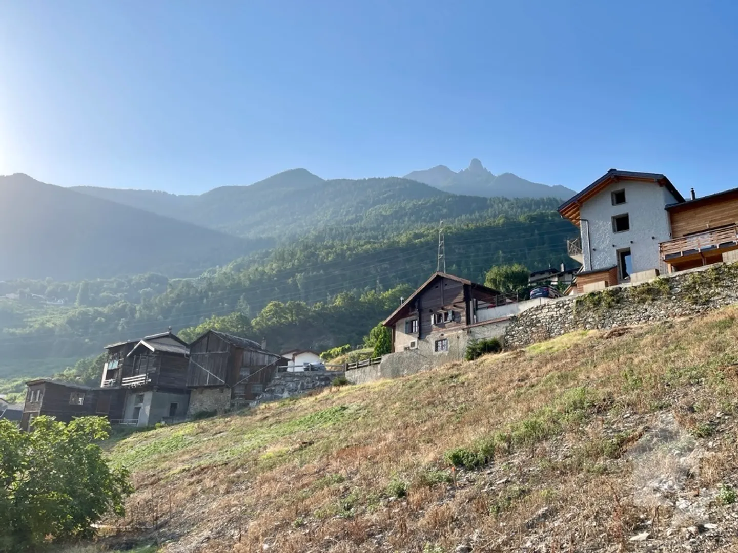 4.5 Room Apartment with 128m2 and Garden of 169m2 and 2 Parking Spaces - Photo 4 of 7