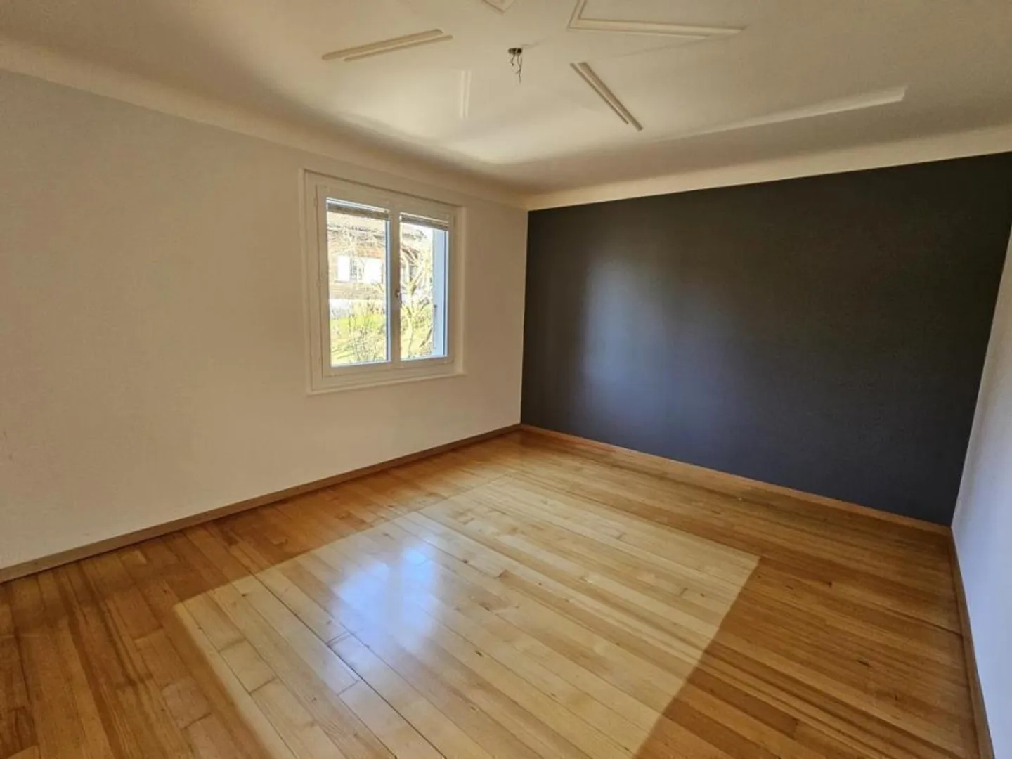 6.5 Room House - Photo 5 of 10