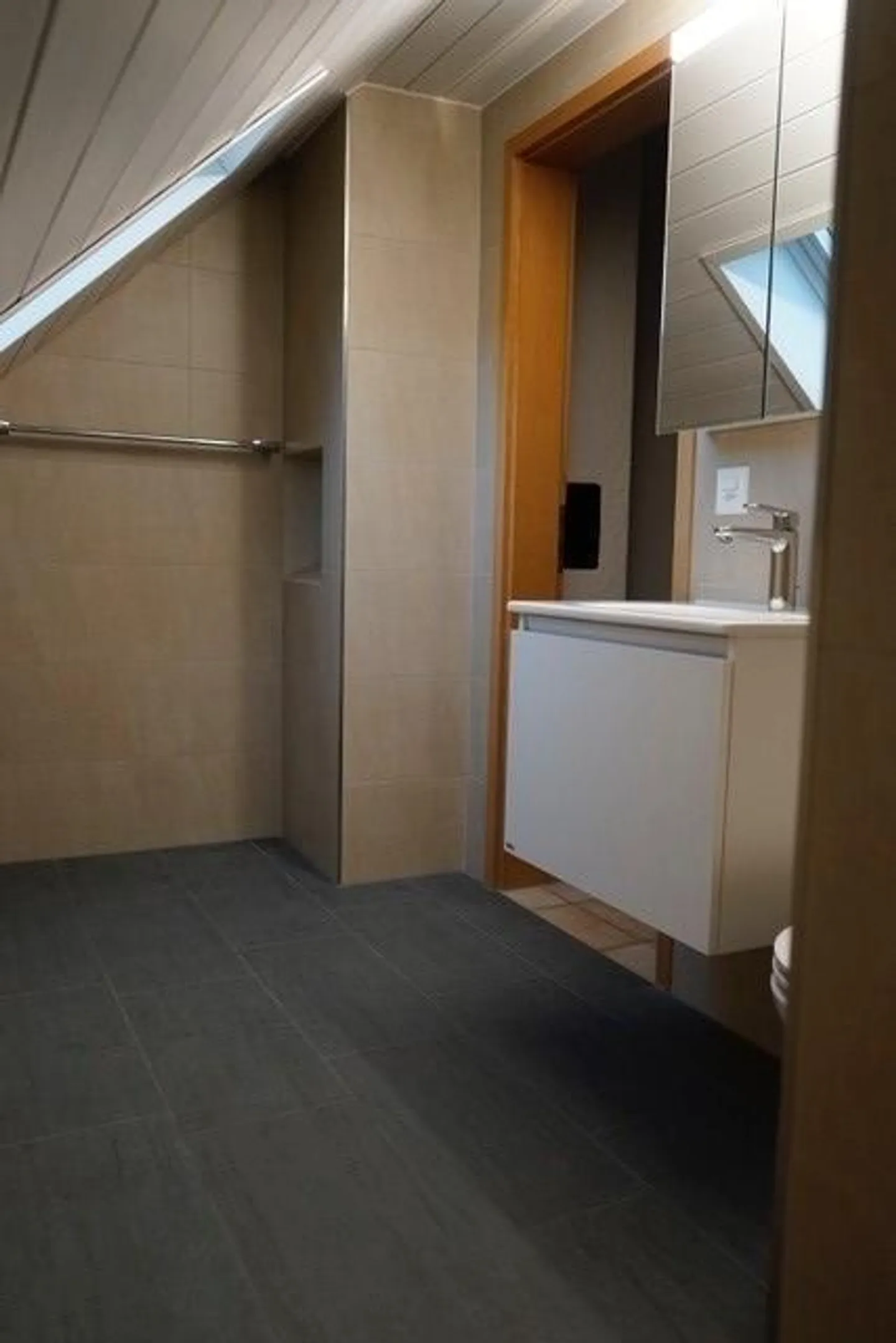 3 1/2-Room Attic Apartment in a Quiet Location - Photo 12 of 12