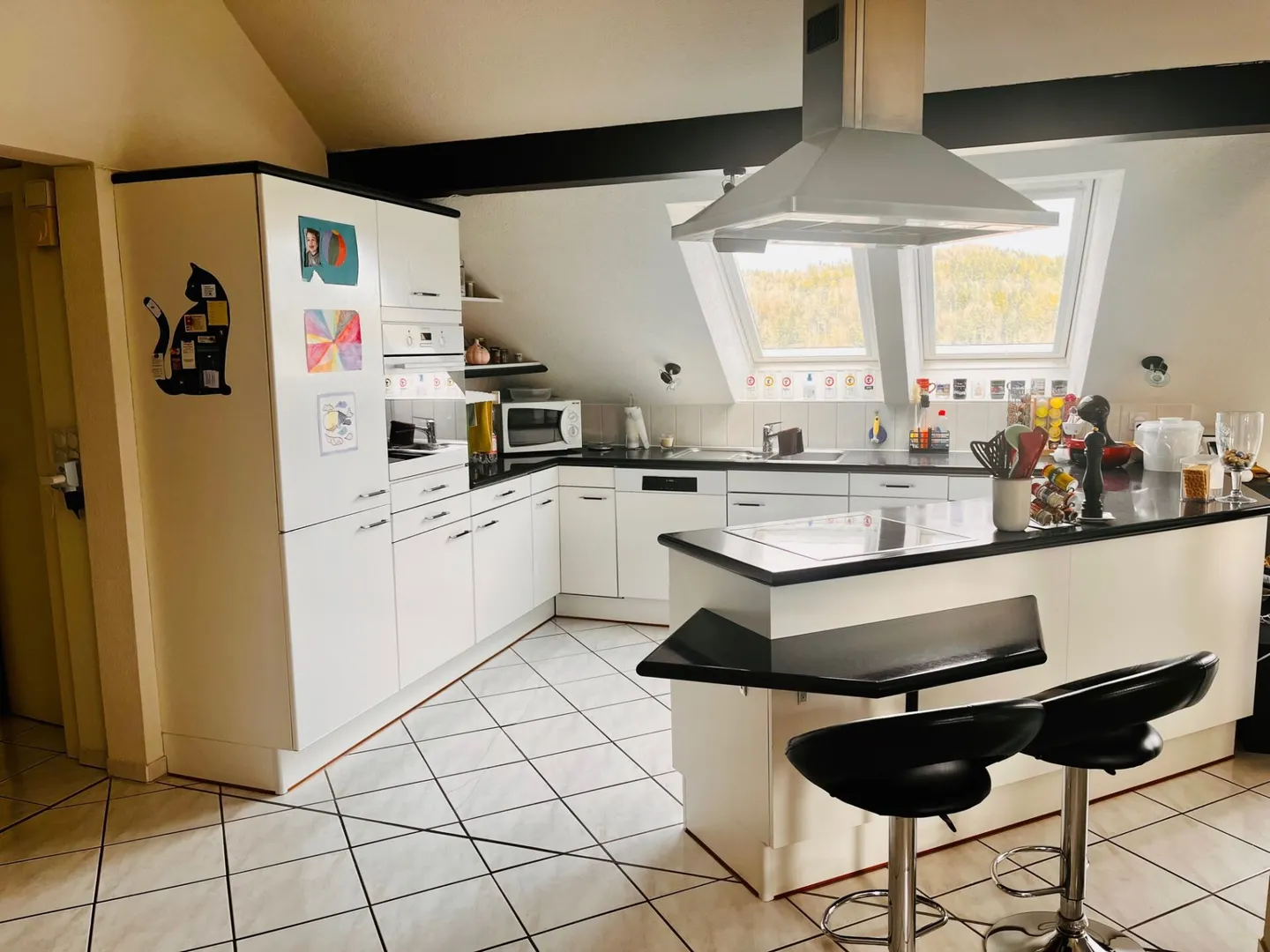 Charmante 4 1/2-Zimmer-Dachwohnung mit viel Cachet - Foto 2 di 9